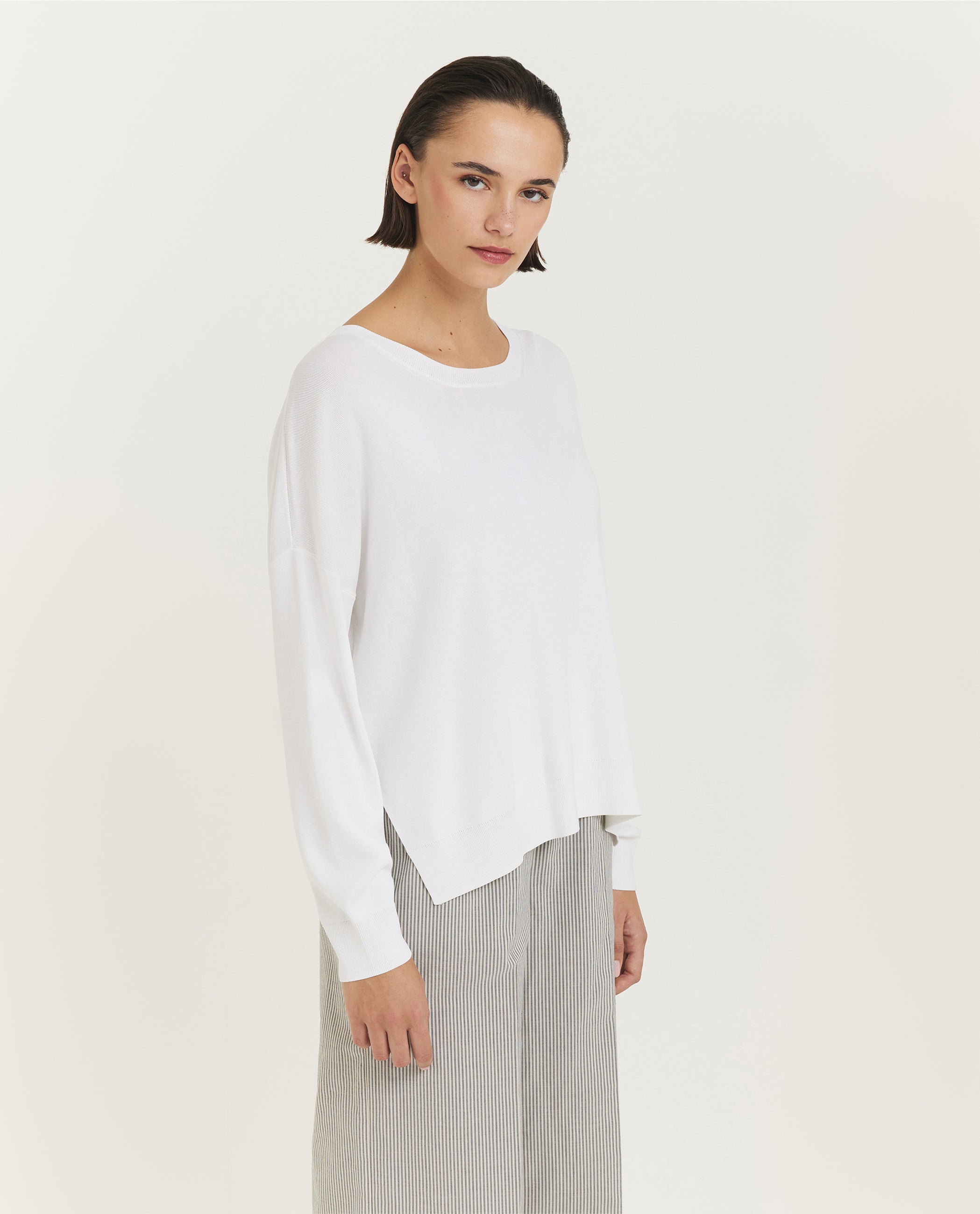 Lightweight knitted sweater