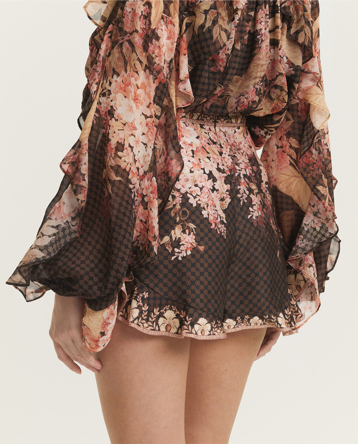 Illuminate Flutter Short - Zwart