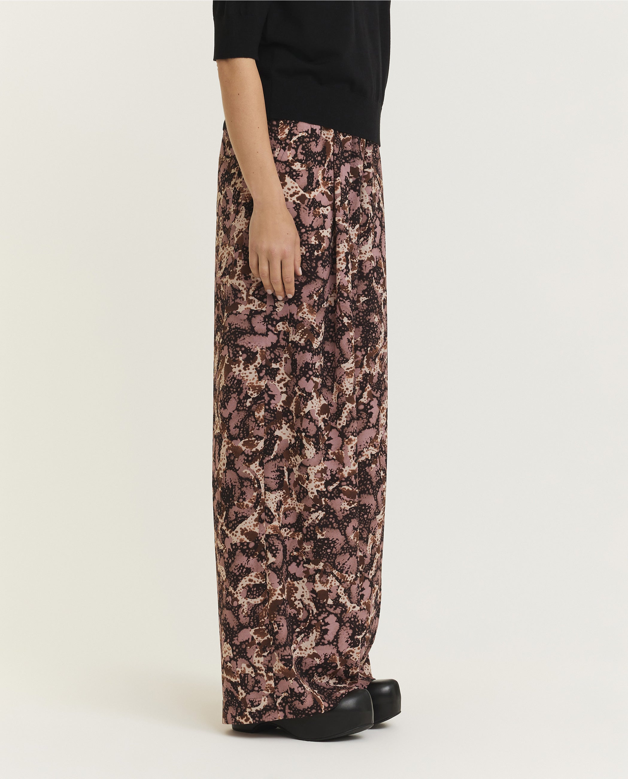 Wide leg pants