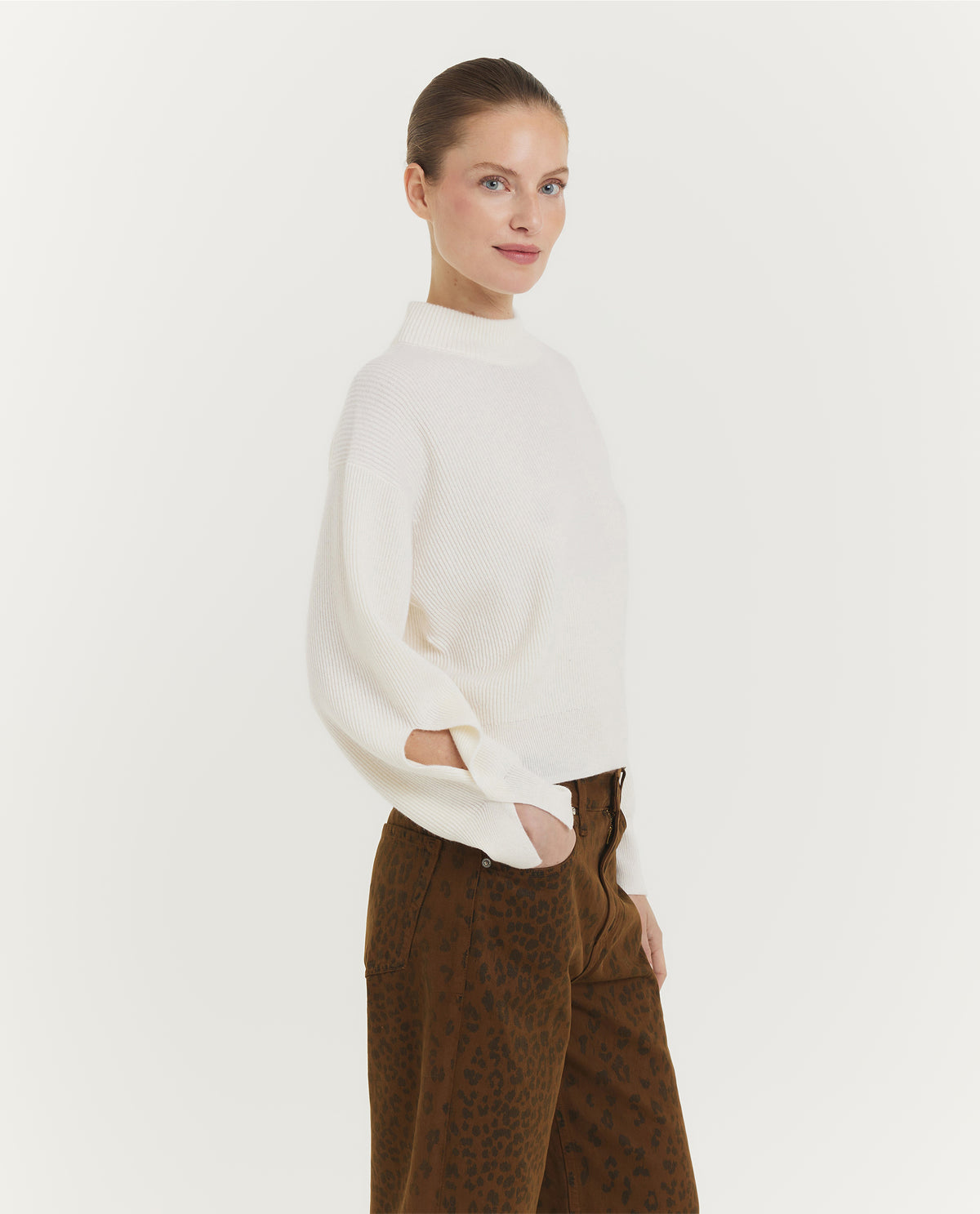 Split Sleeve Mock Trui - Ecru