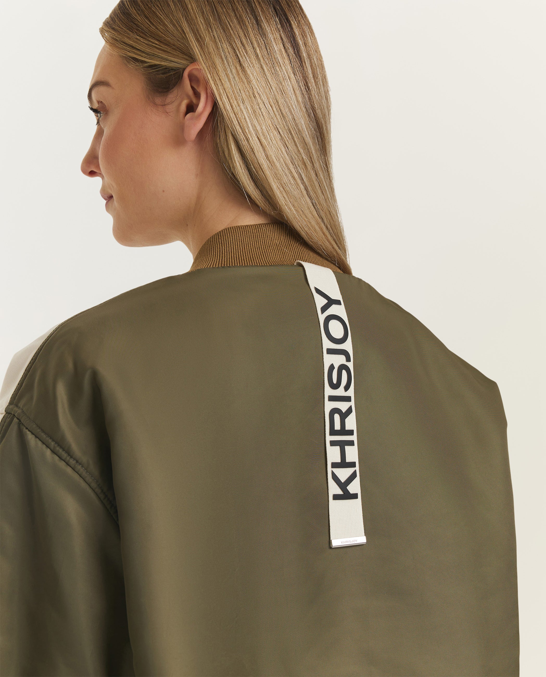 Oversized bomber jack