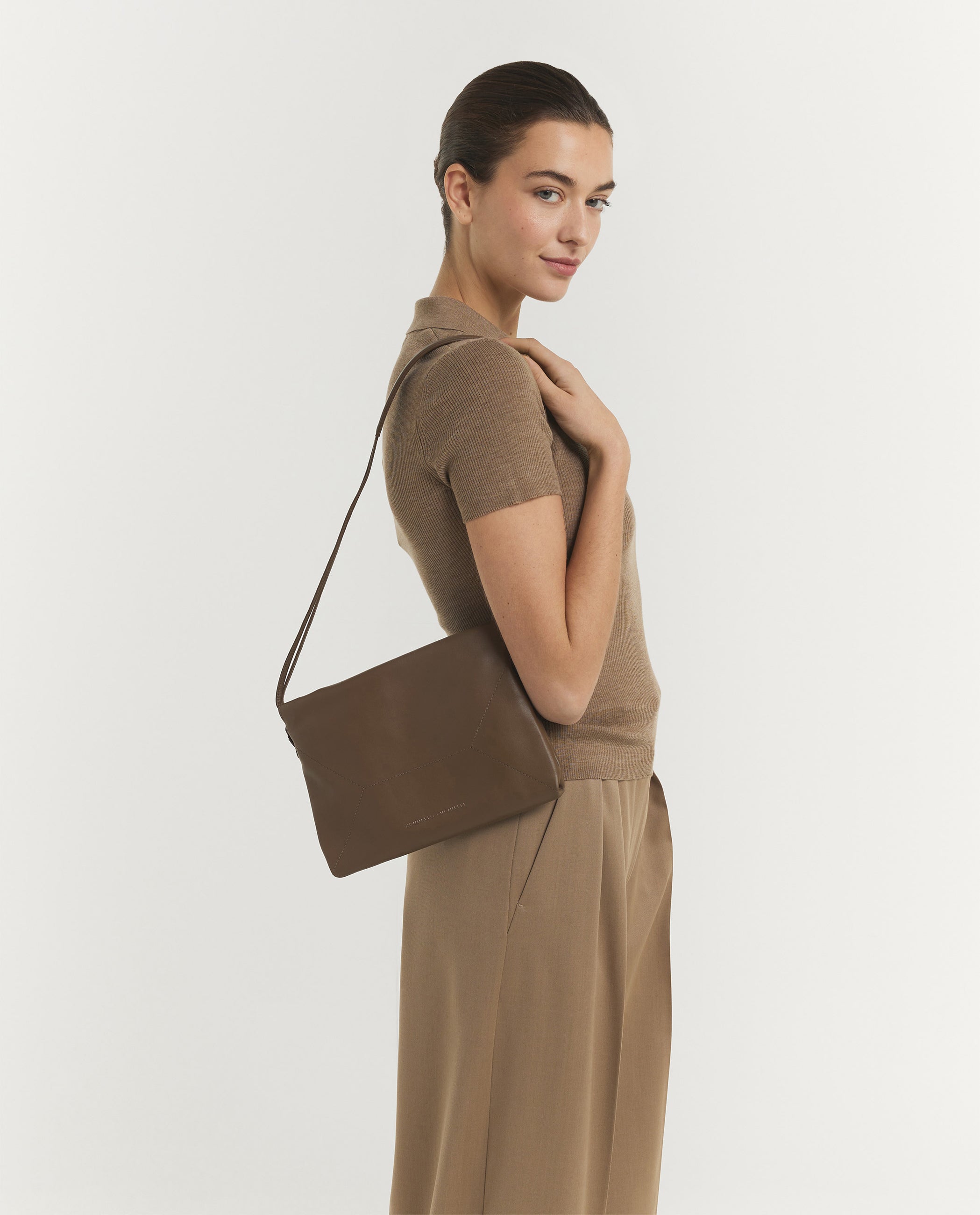 4/9/1/5/4915fa966a18e8a3c1253a2b6044e27112f3cf26_Brunello_bag.jpg