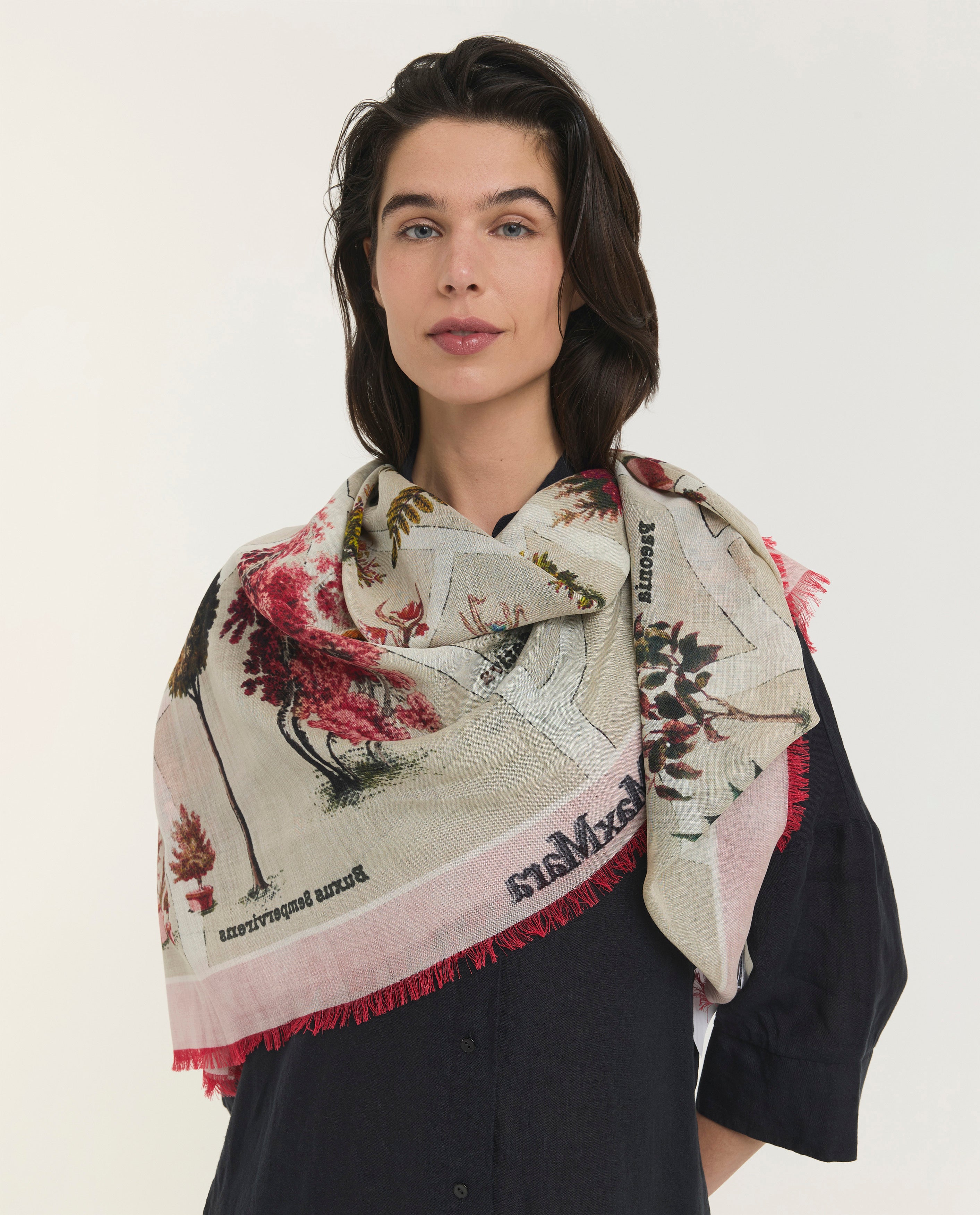 4/a/e/7/4ae727926d958f328b850c5b07eedad9f58898a0_scarf.jpg