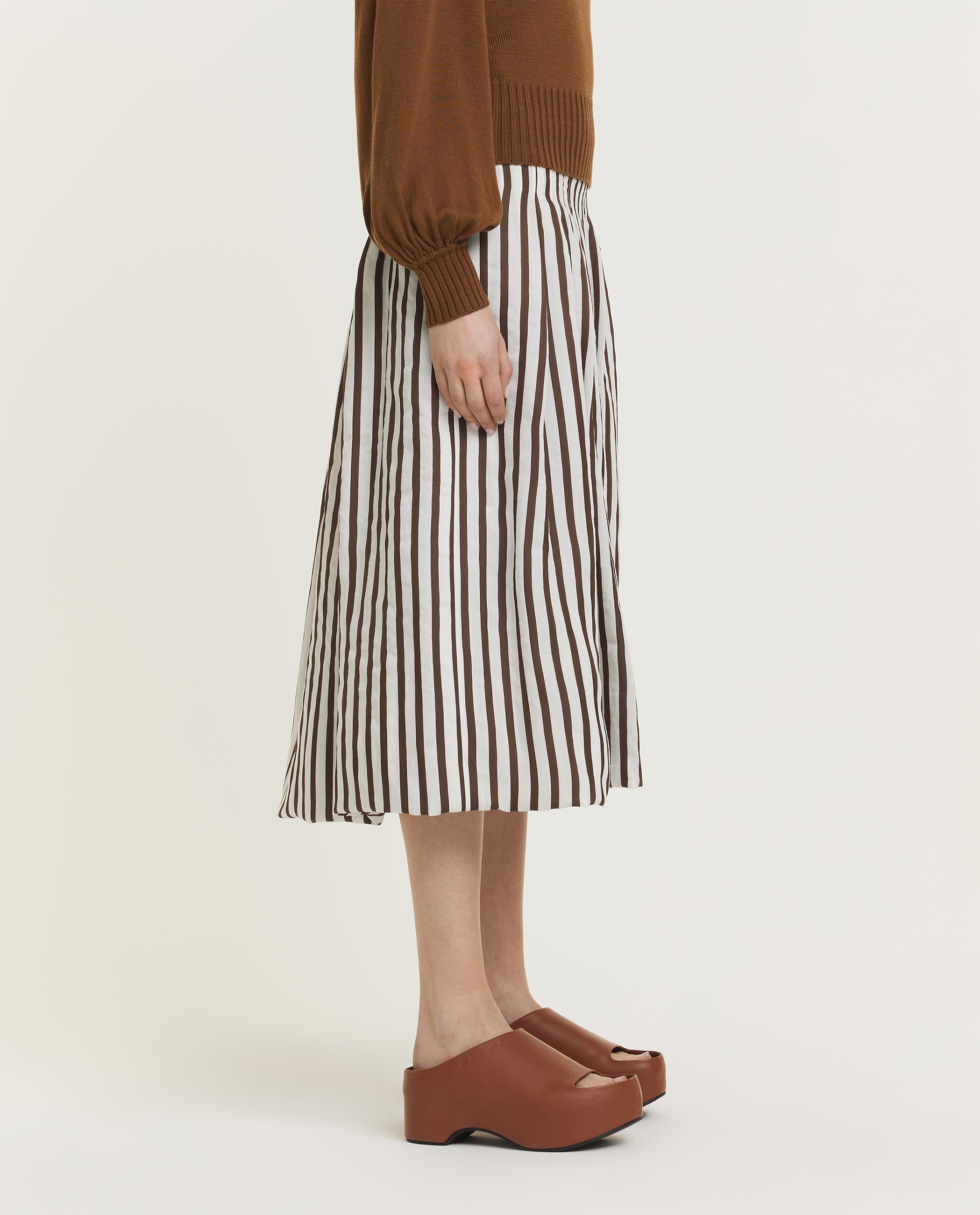 Voluminous midi skirt