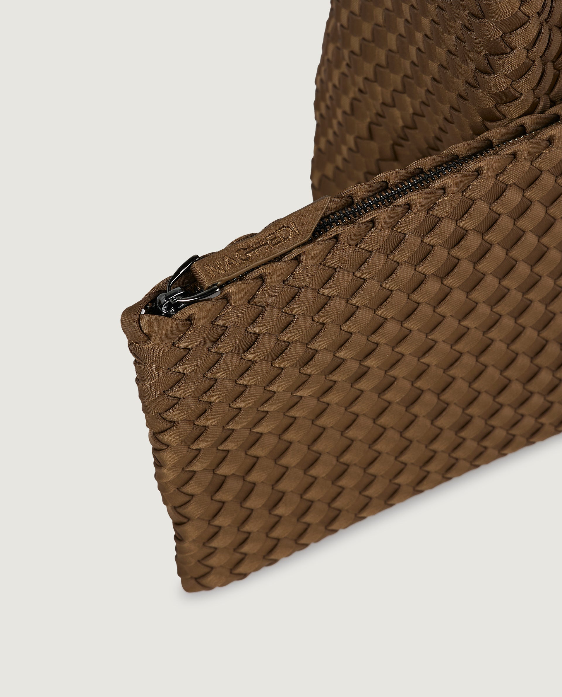 Medium woven shopper