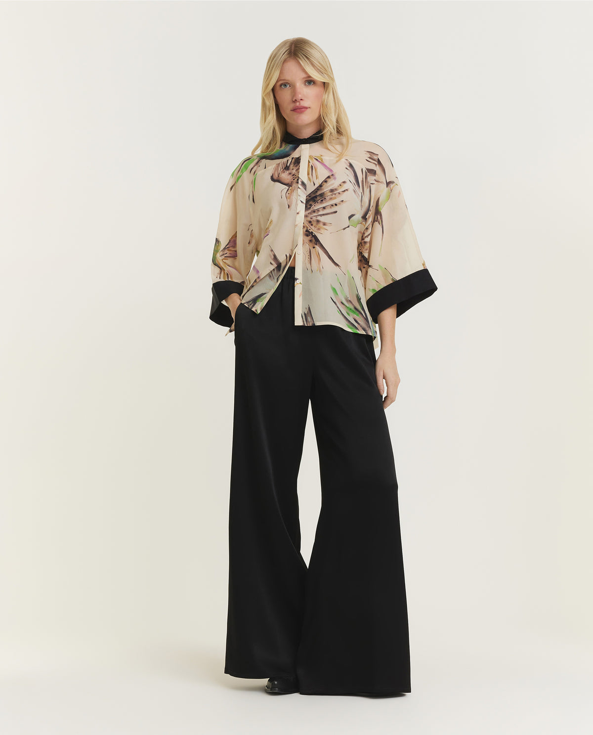 Wide leg trousers