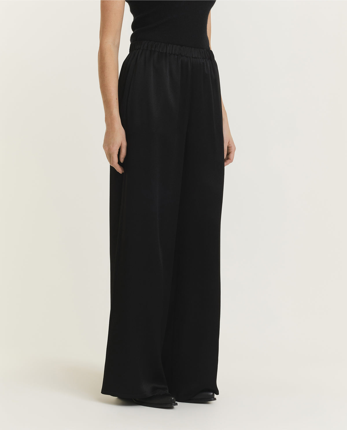 Wide leg trousers