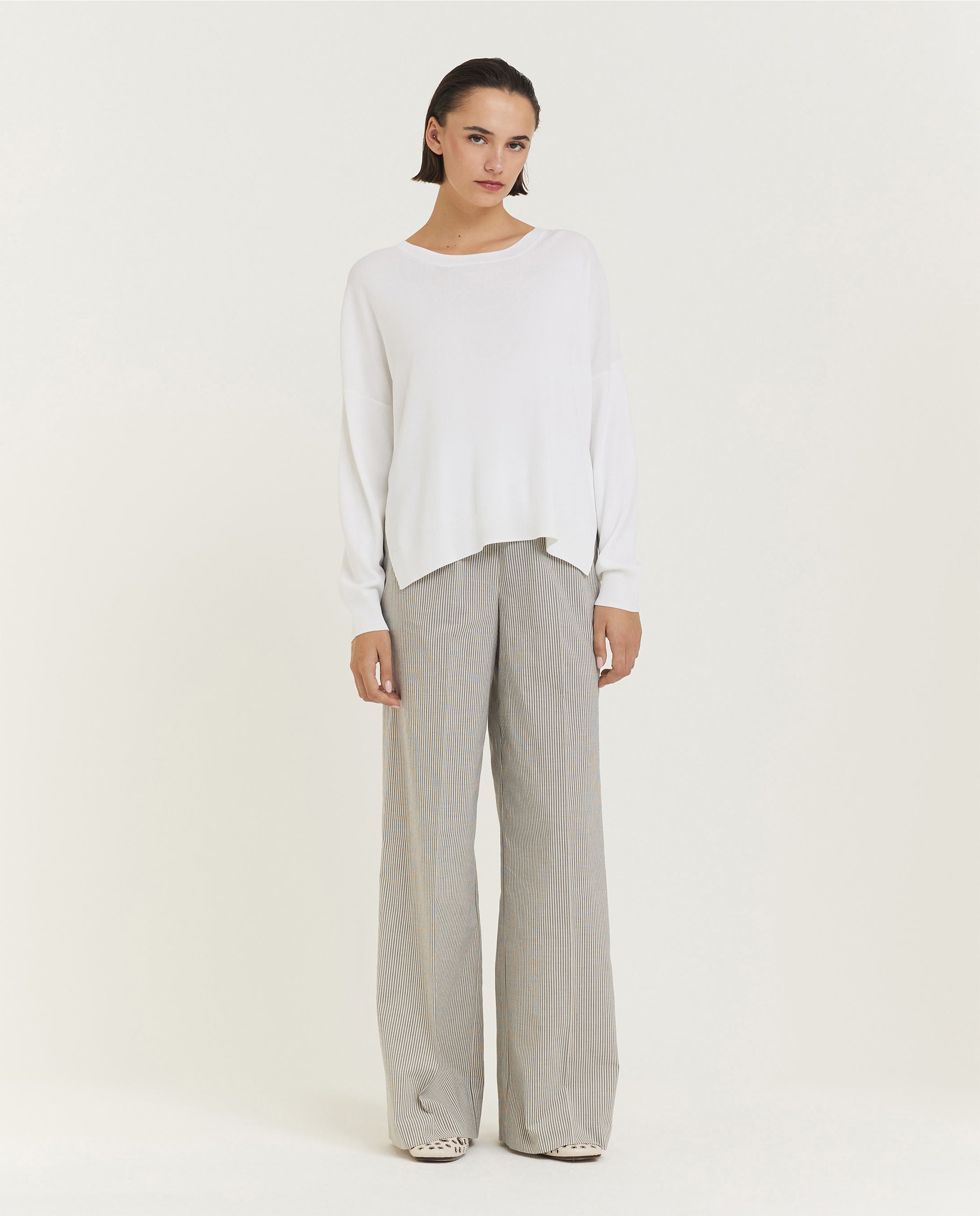 Lightweight knitted sweater