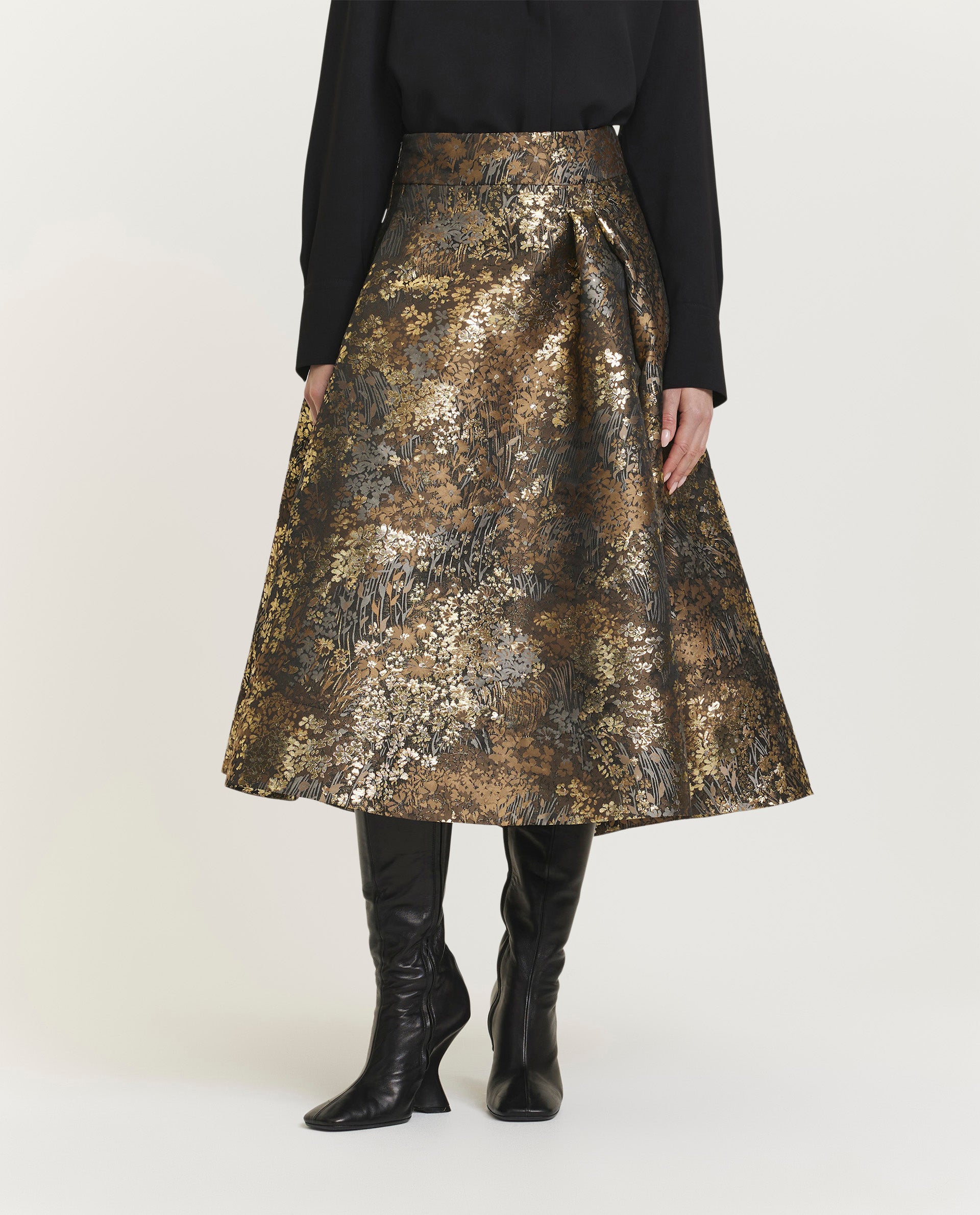 Voluminous A-line skirt