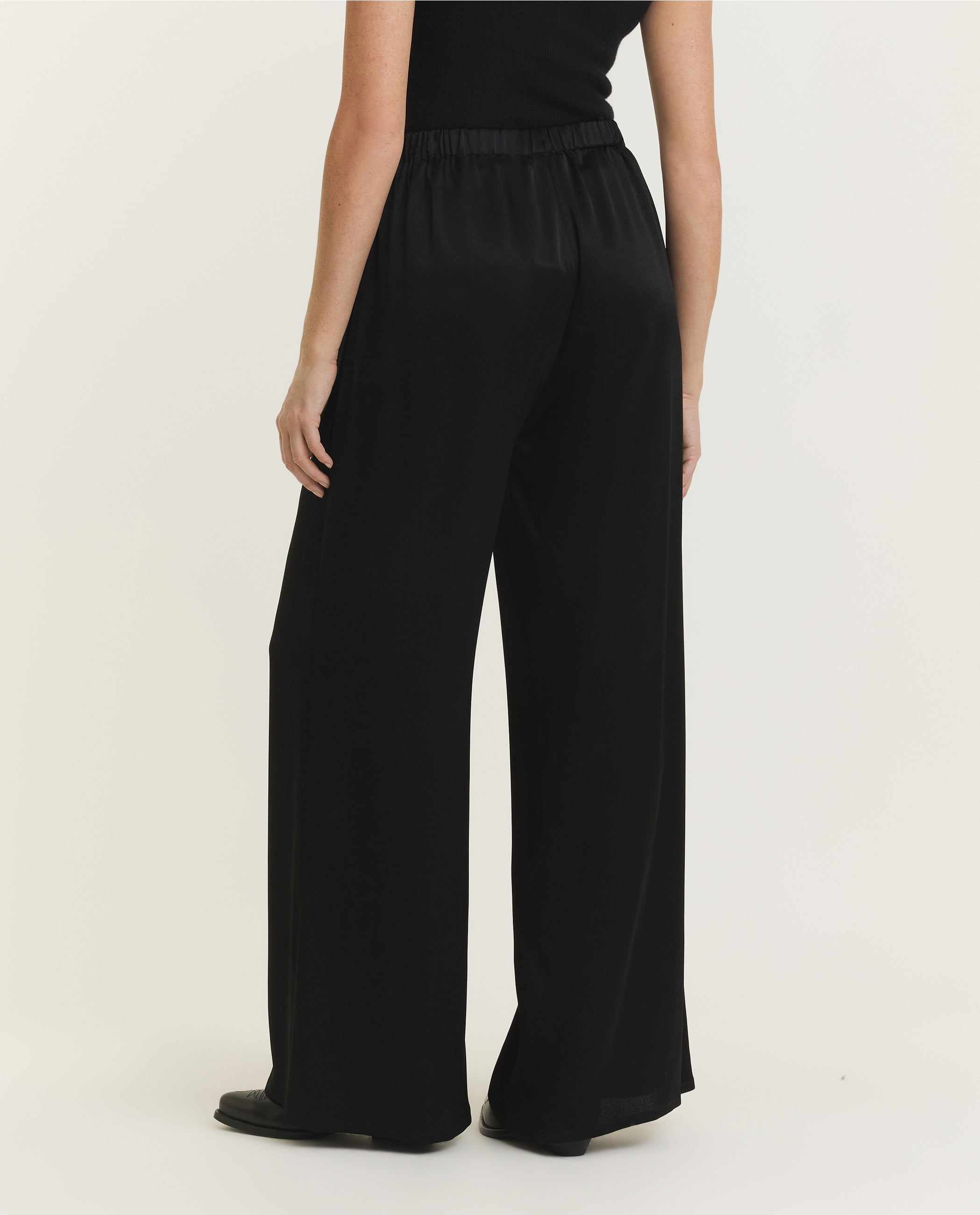 Wide leg trousers