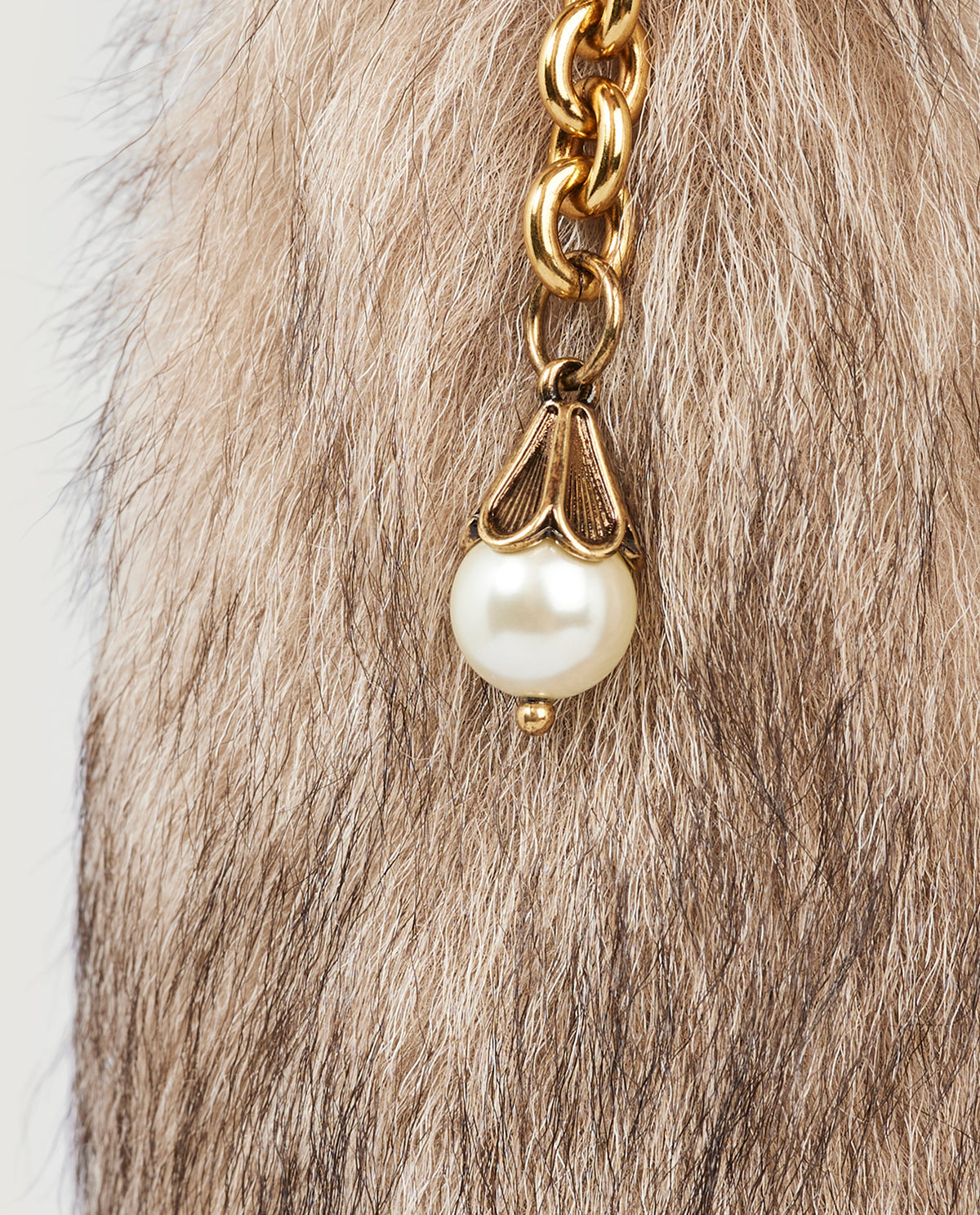 Shearling Treasure Tails Charm - Lichtbruin