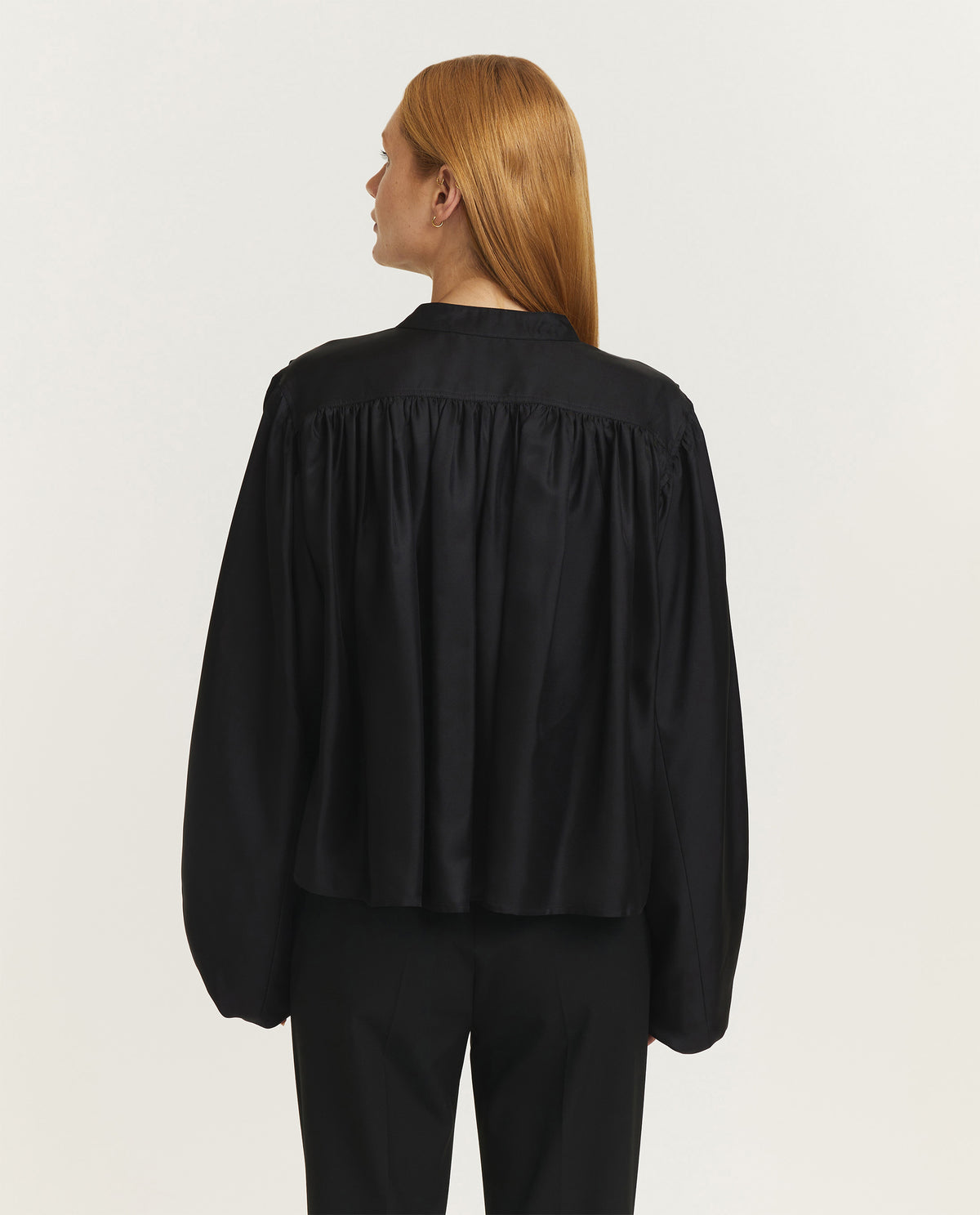 Volumineuze zijden blouse