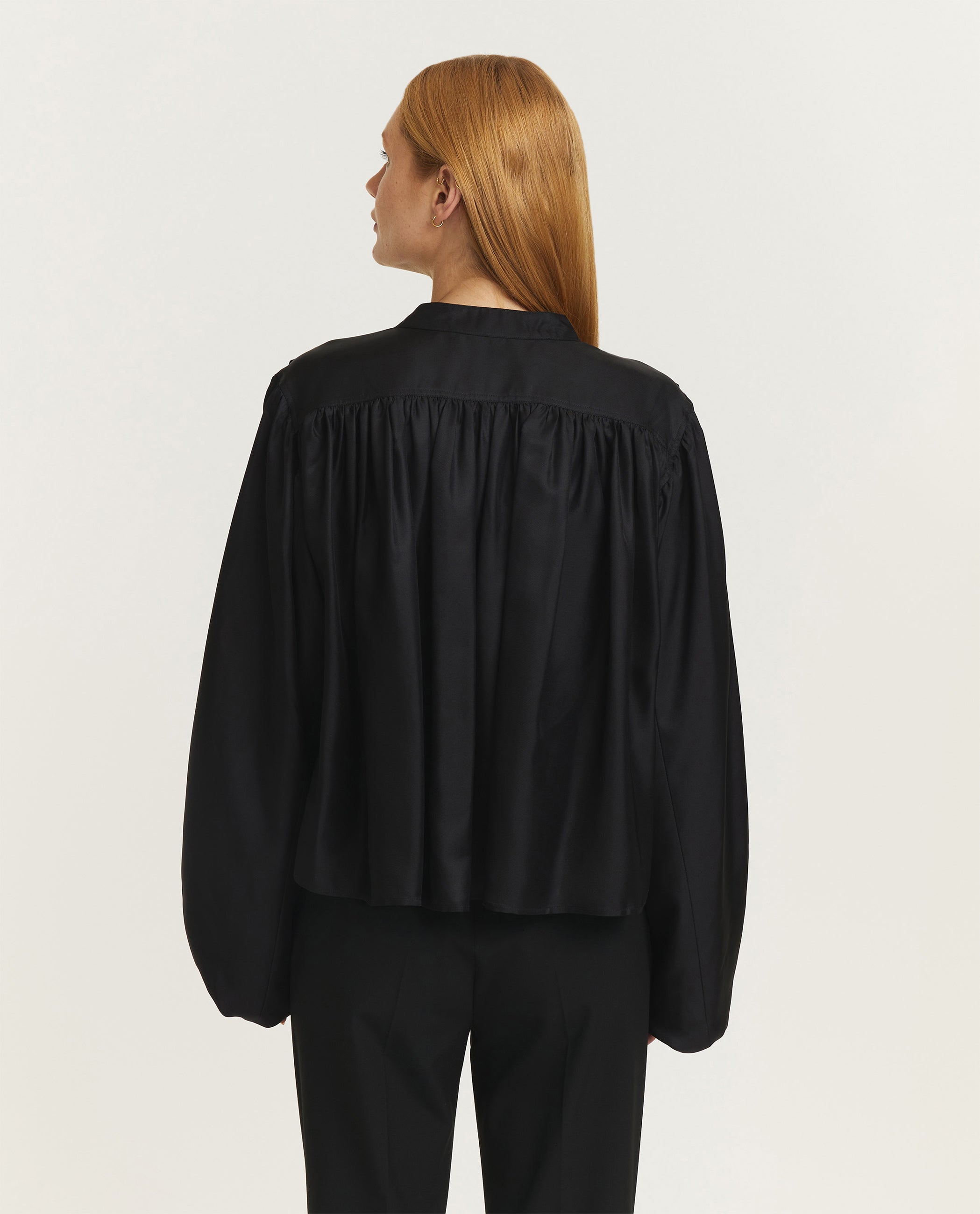 Volumineuze zijden blouse
