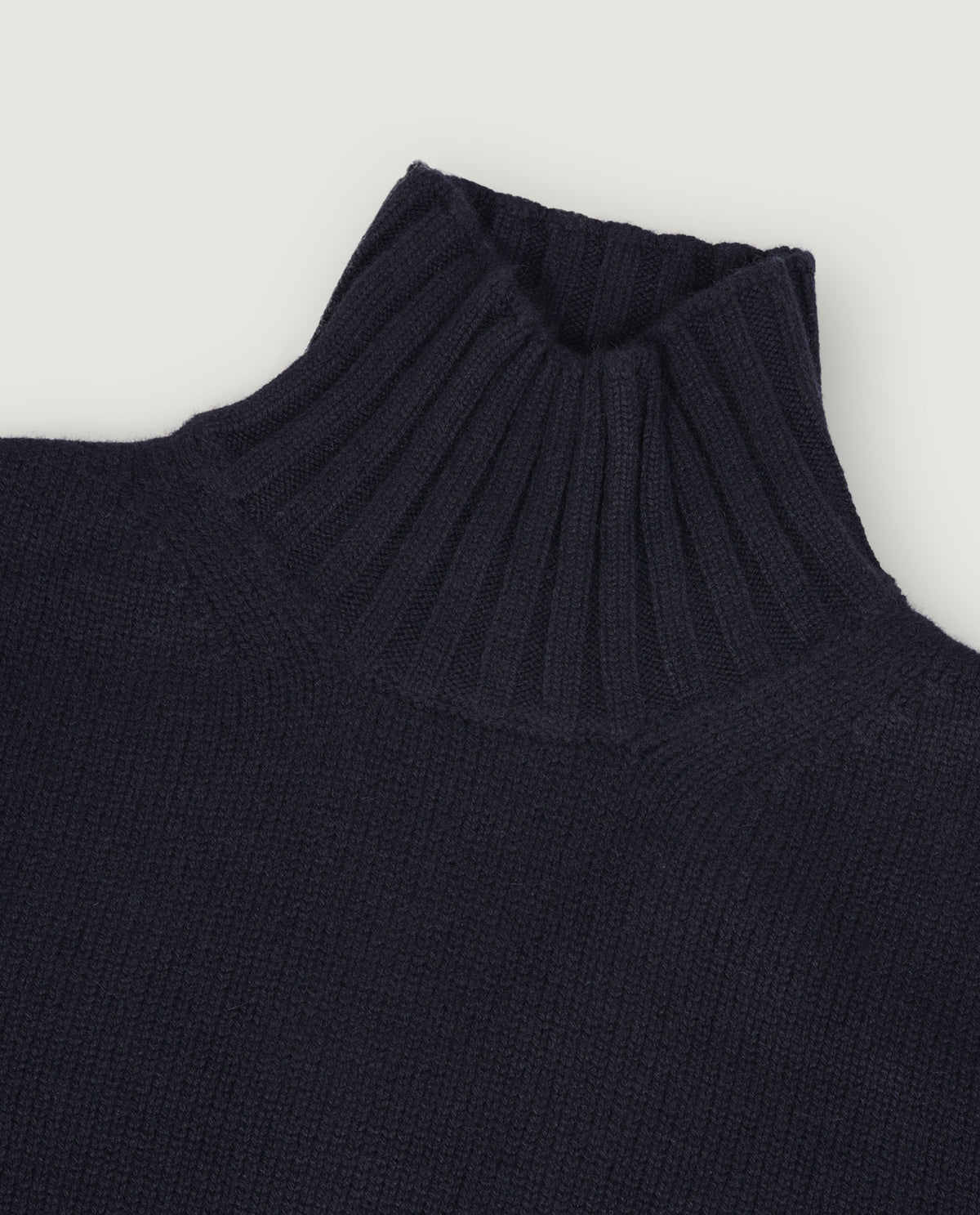 Coarse Cashmere Turtleneck