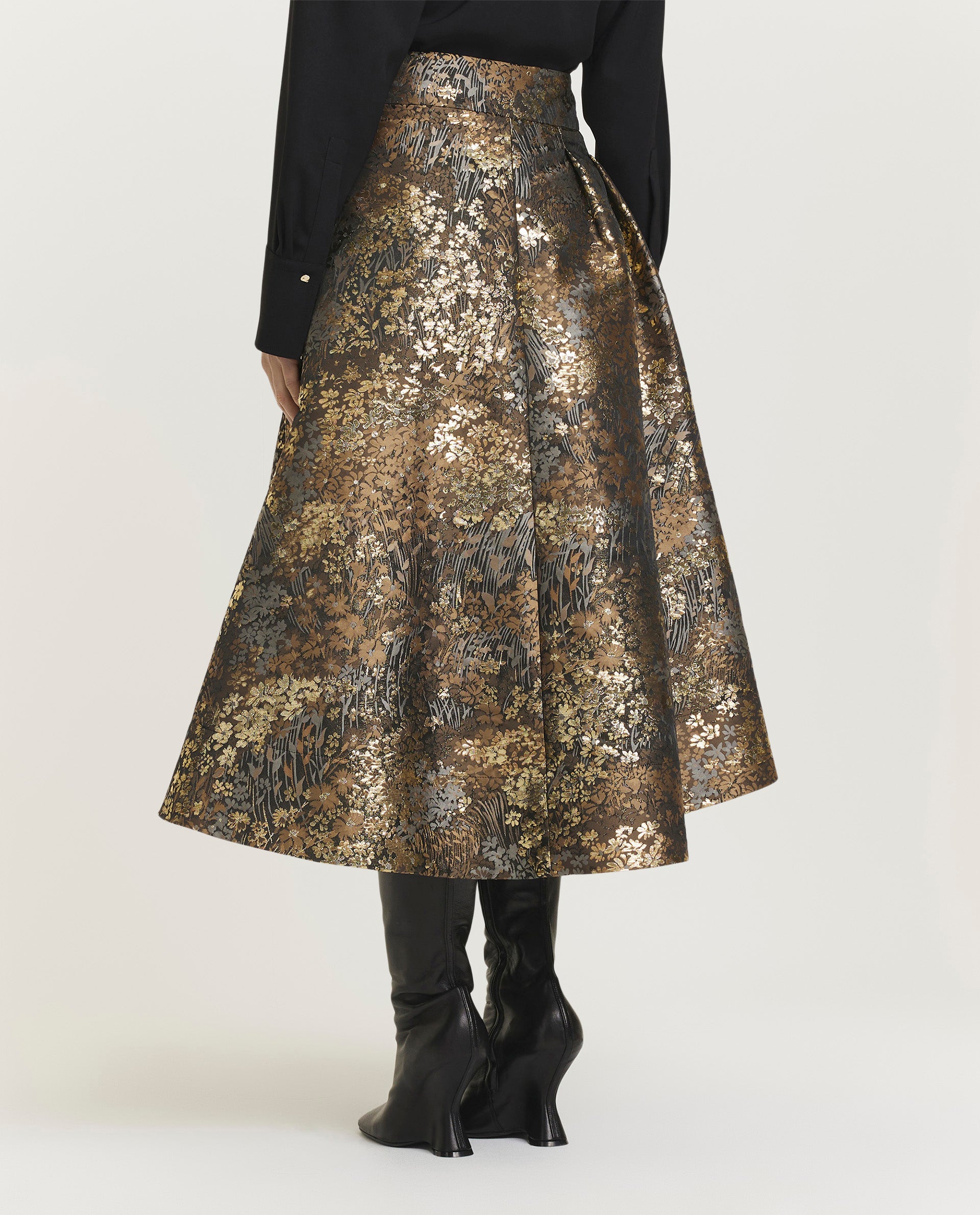 Voluminous A-line skirt