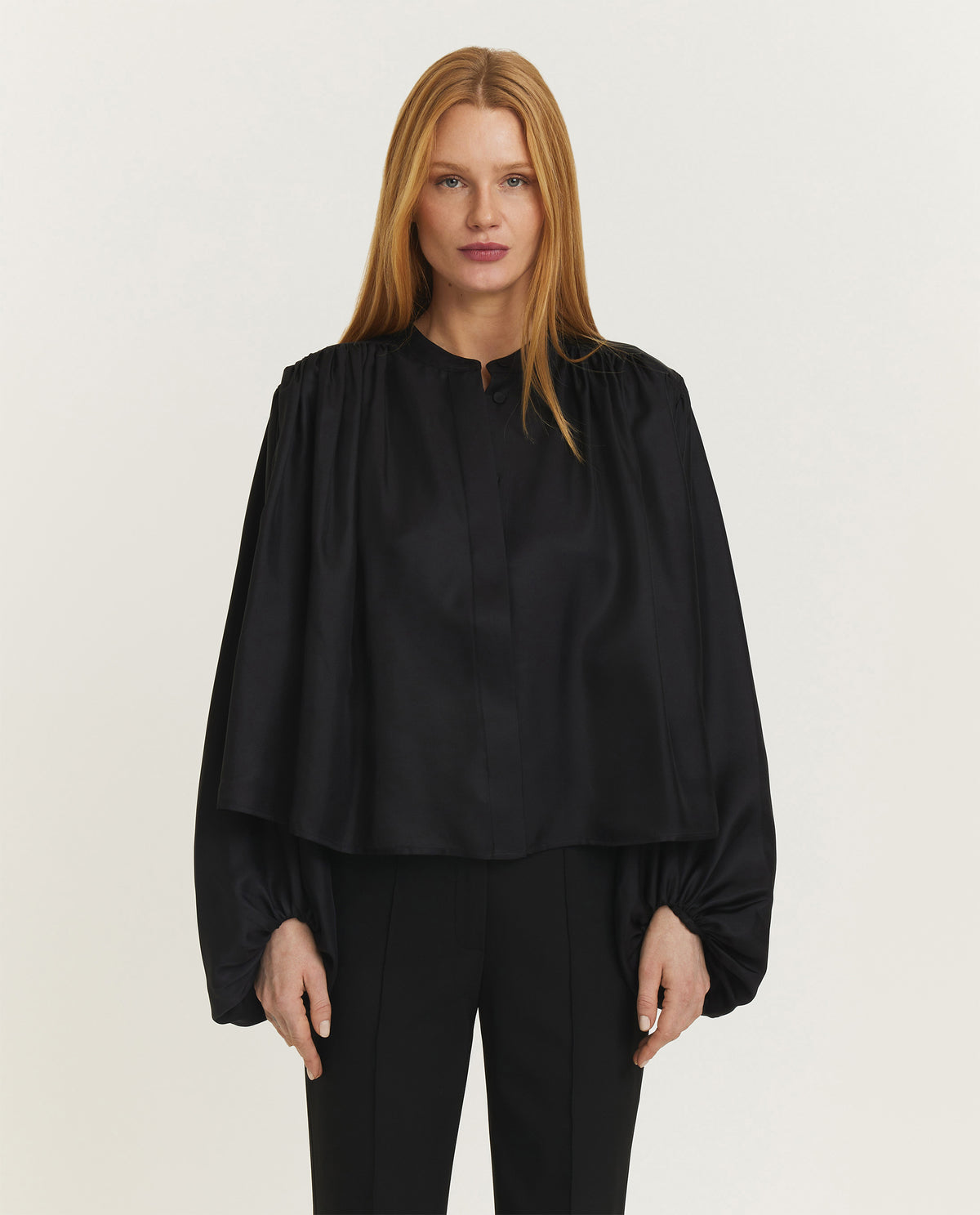 Volumineuze zijden blouse