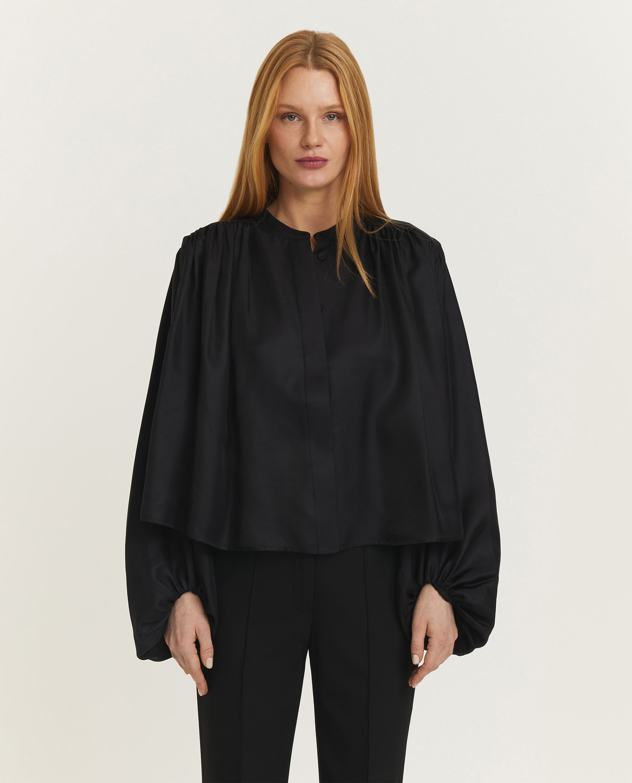 Volumineuze zijden blouse