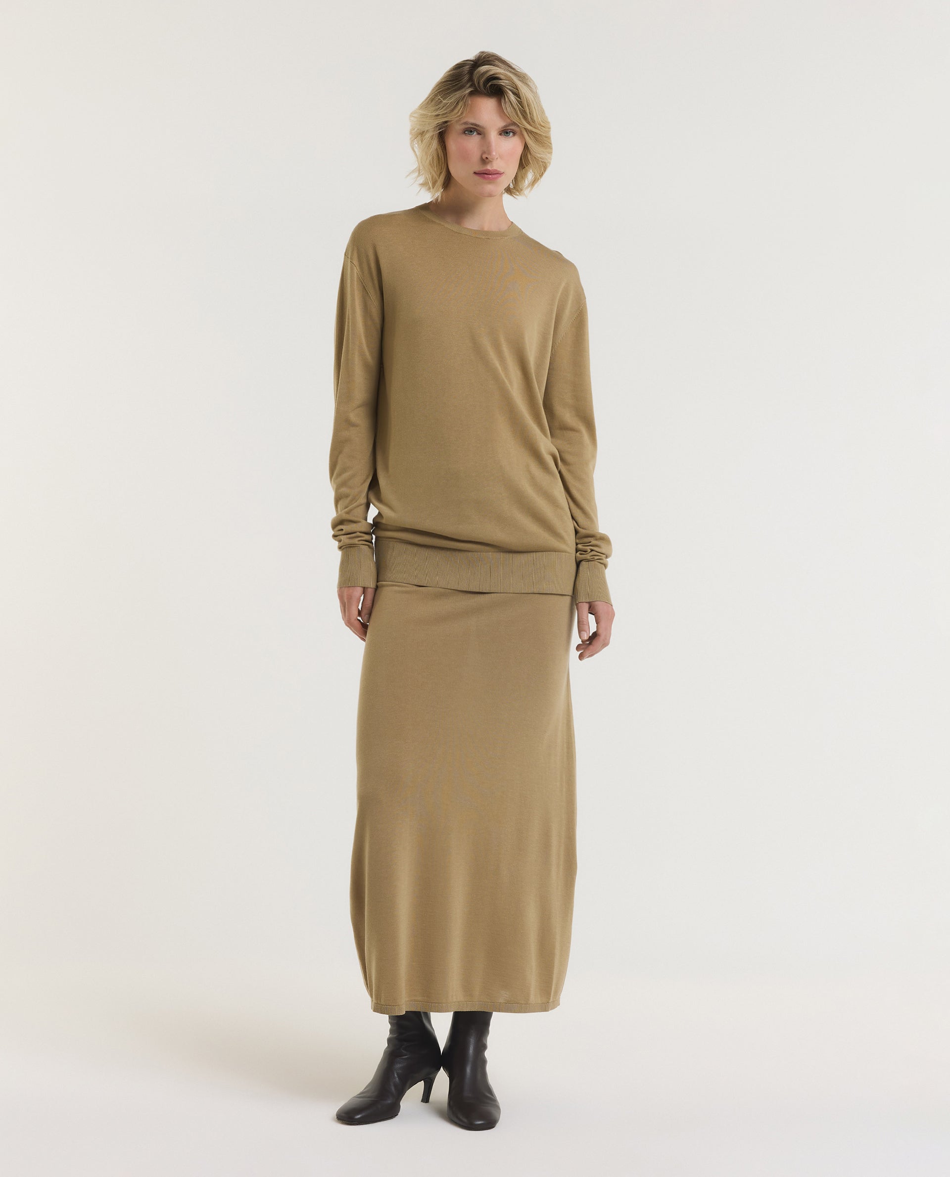 c/2/2/0/c220ab49ec11115c95530c441ee86fc8a989c8d6_toteme_skirt_1.jpg