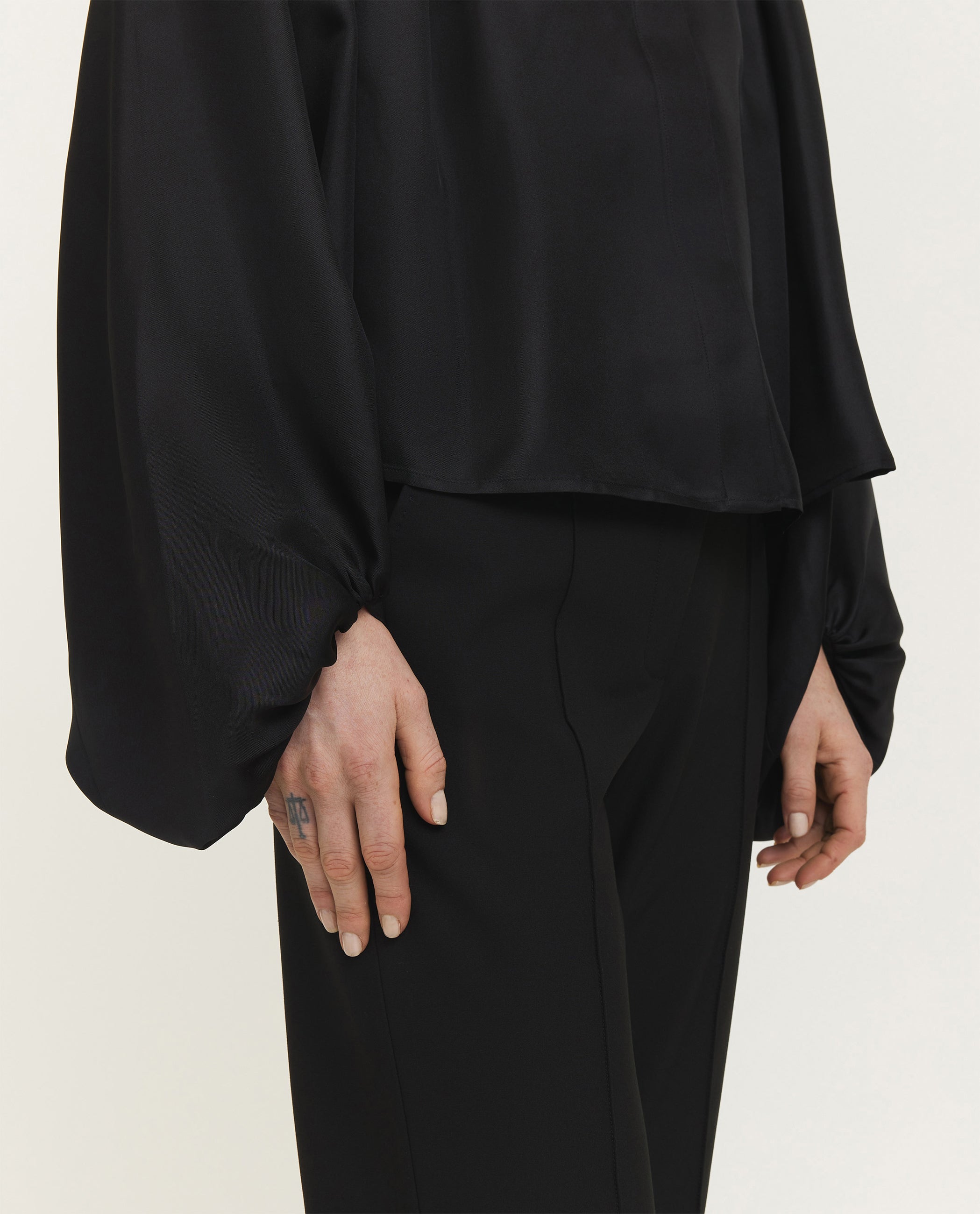 Volumineuze zijden blouse