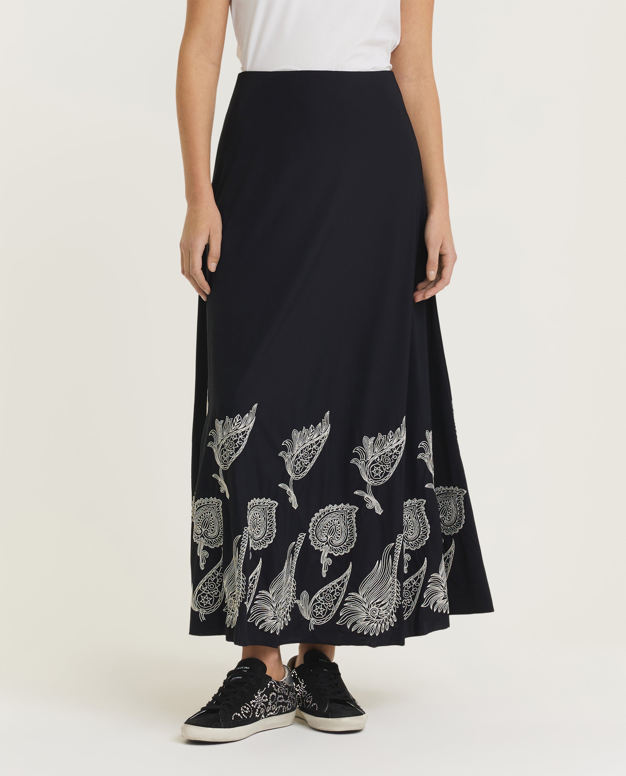 Embroidered skirt