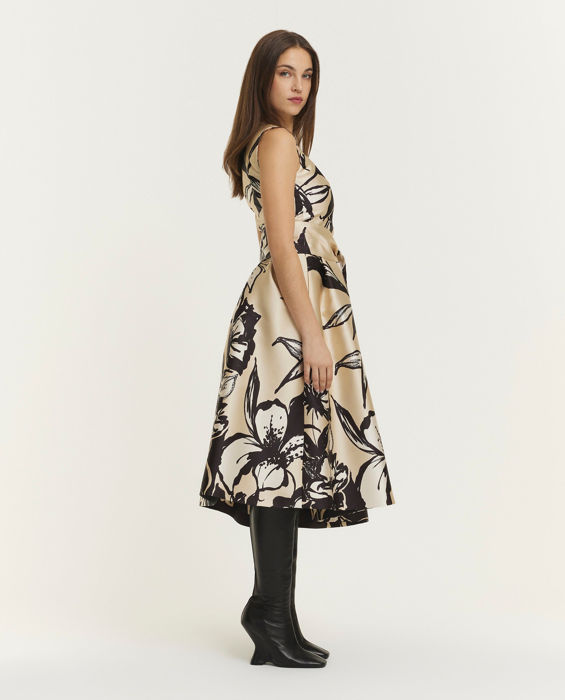 Midi dress with belt