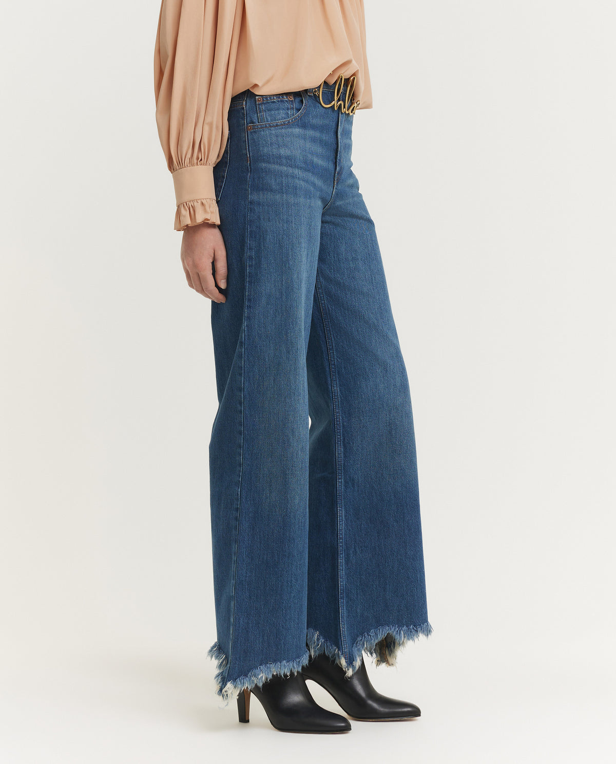Wide Legged Damaged Jeans