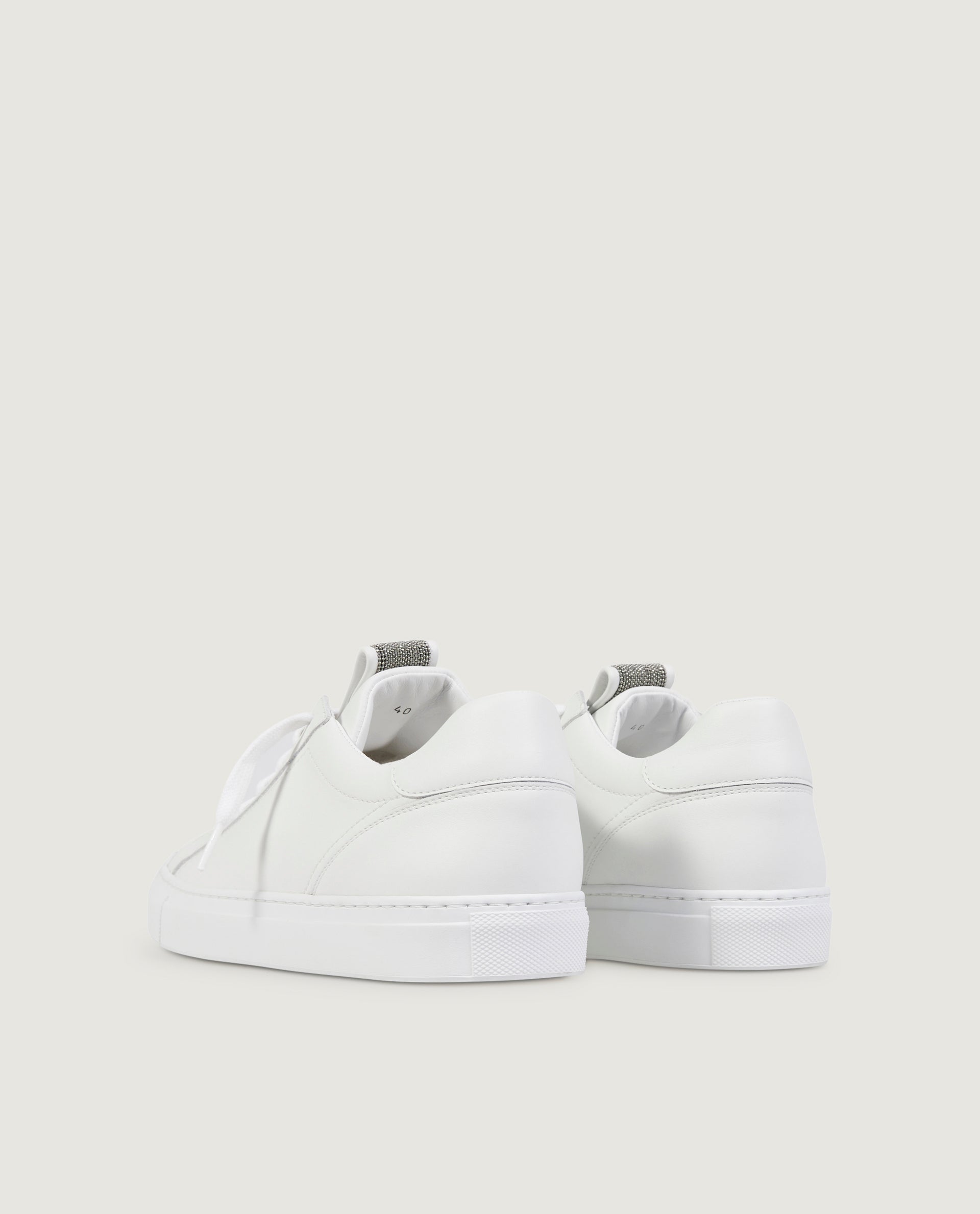 Sneakers met monili