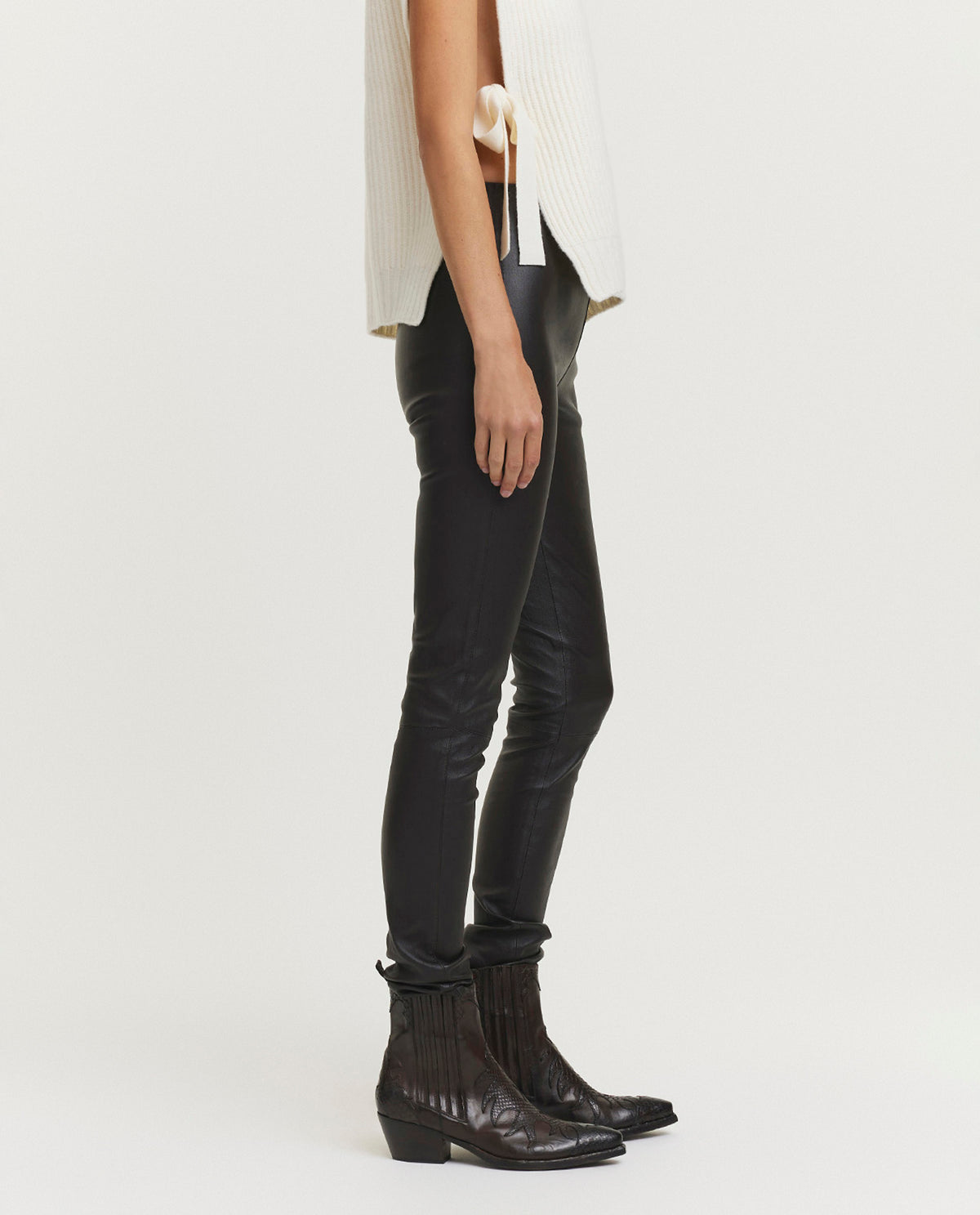 Mid-rise stretch leather legging