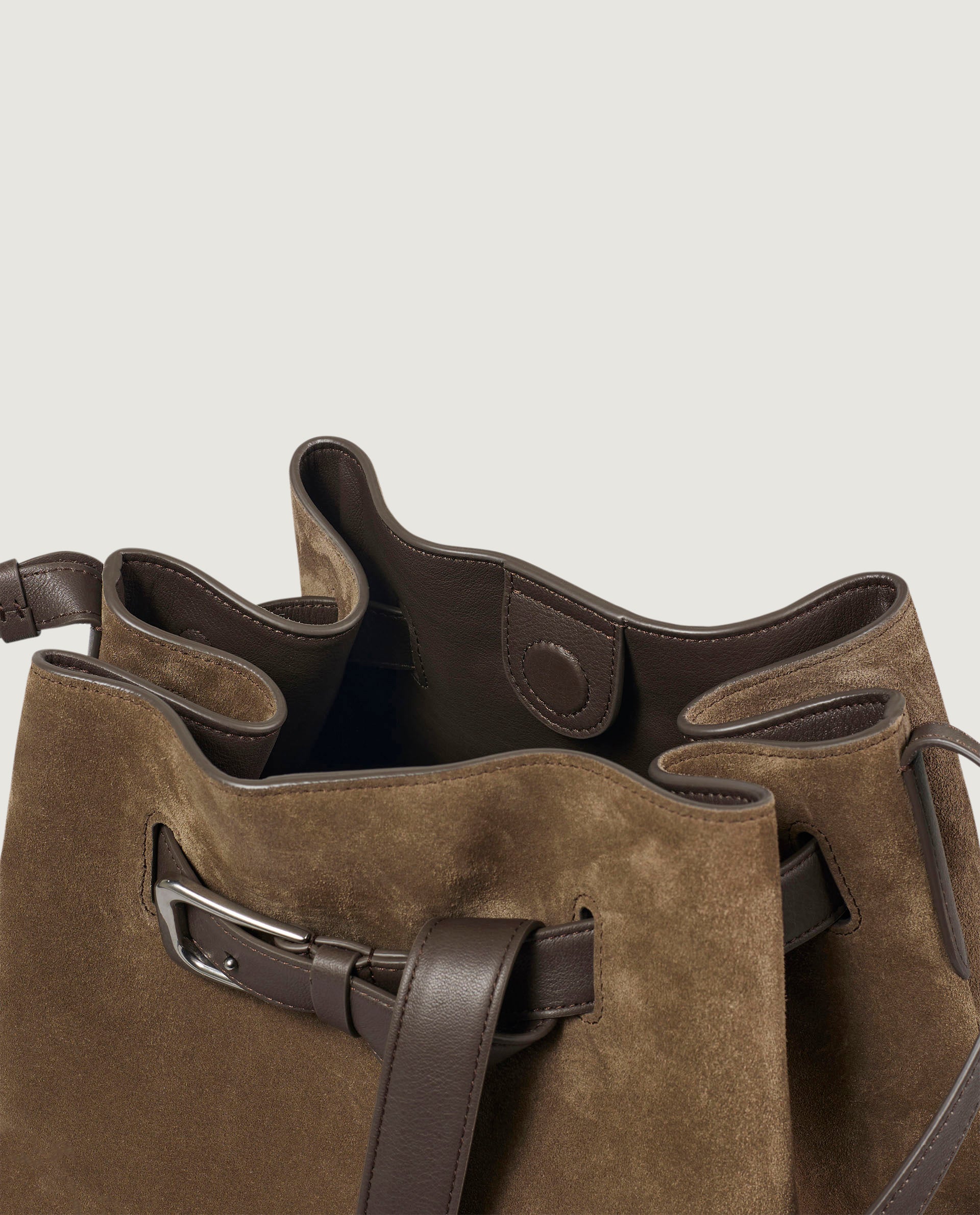 Leather bucketbag