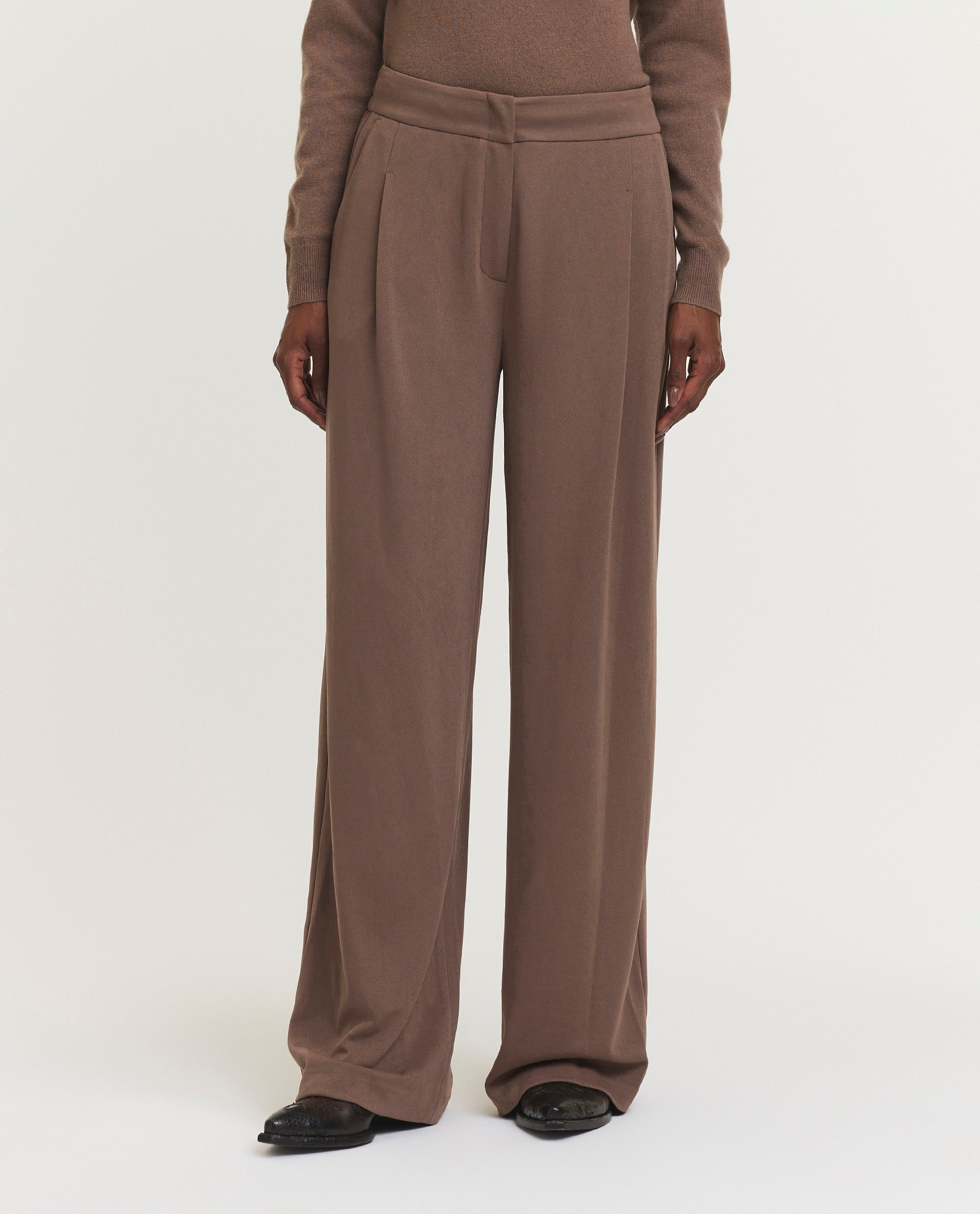 Wide leg trousers