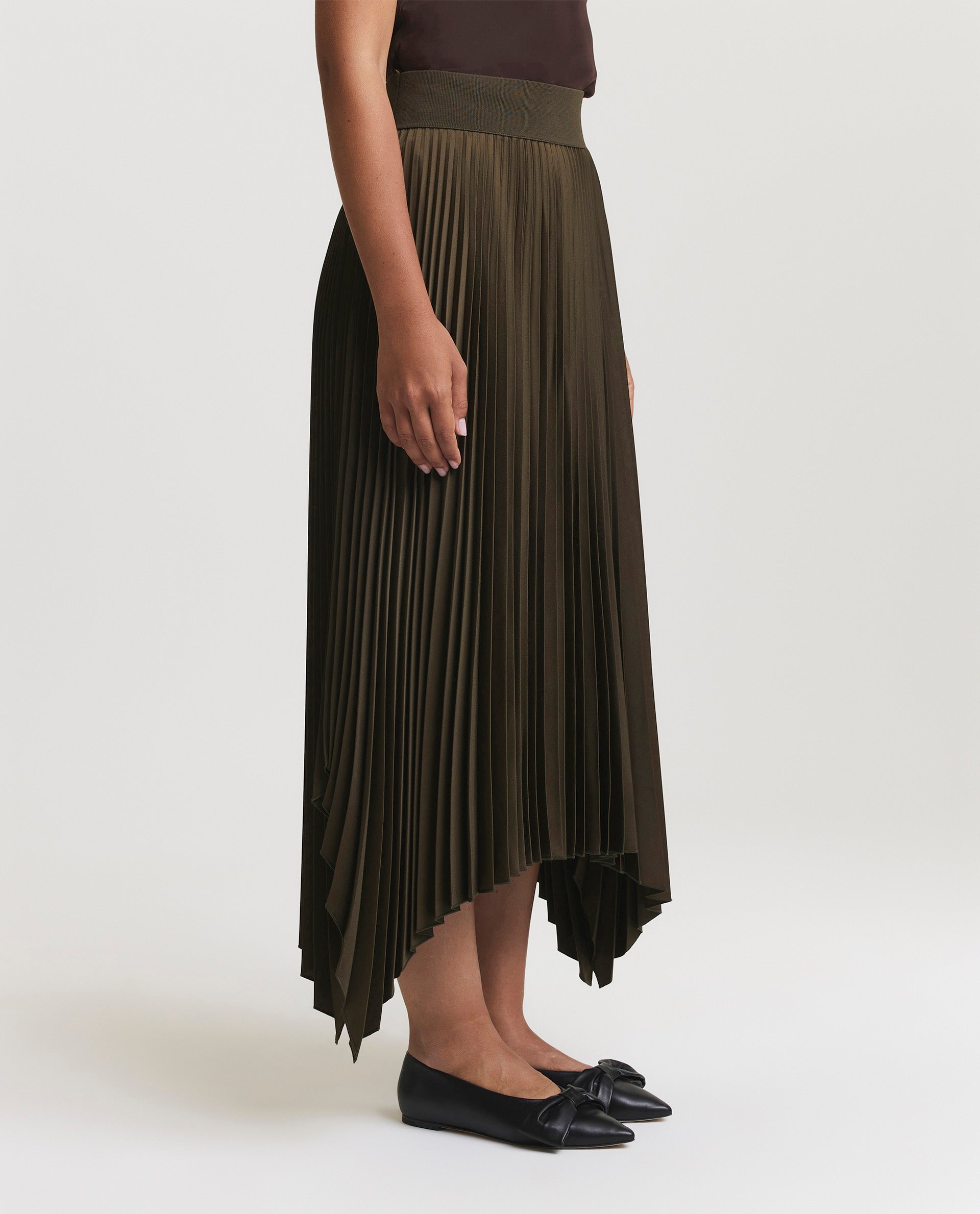 Asymmetrical plissé skirt