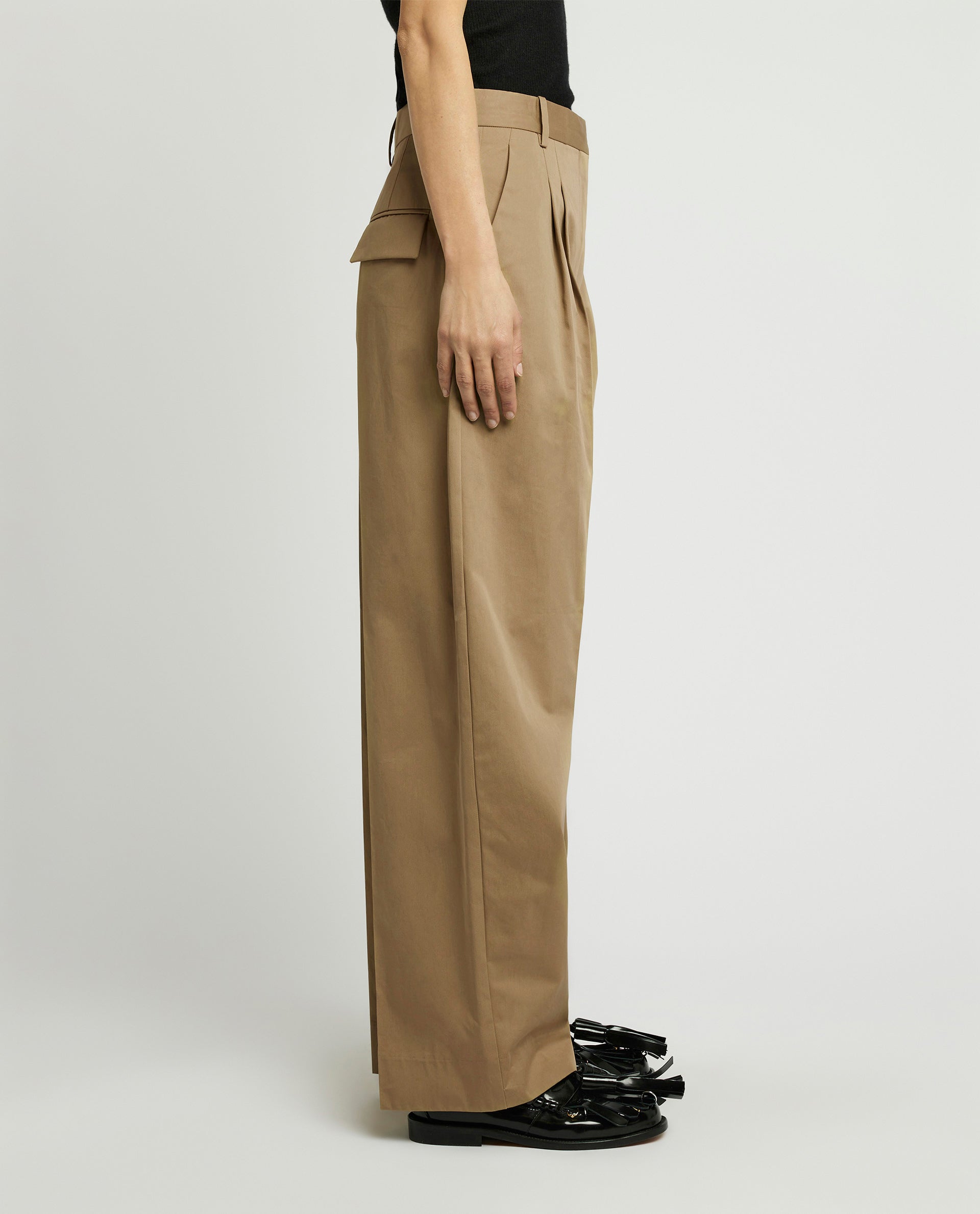 Wide leg pants