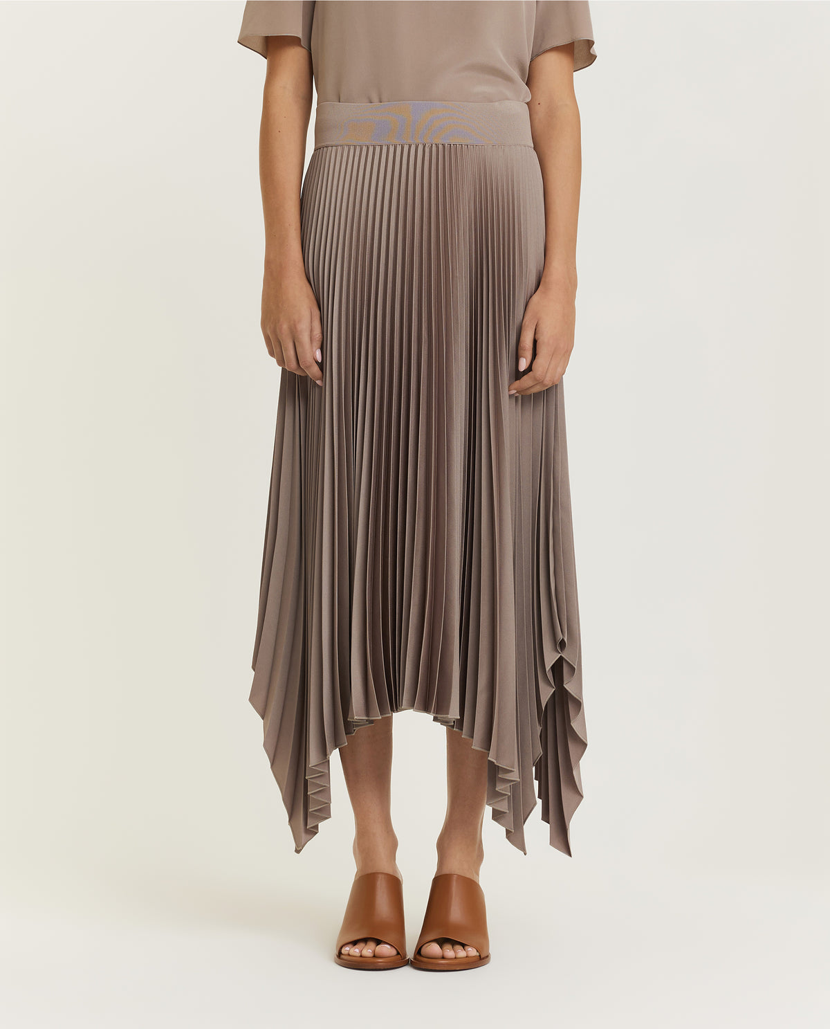 Asymmetrical plissé skirt