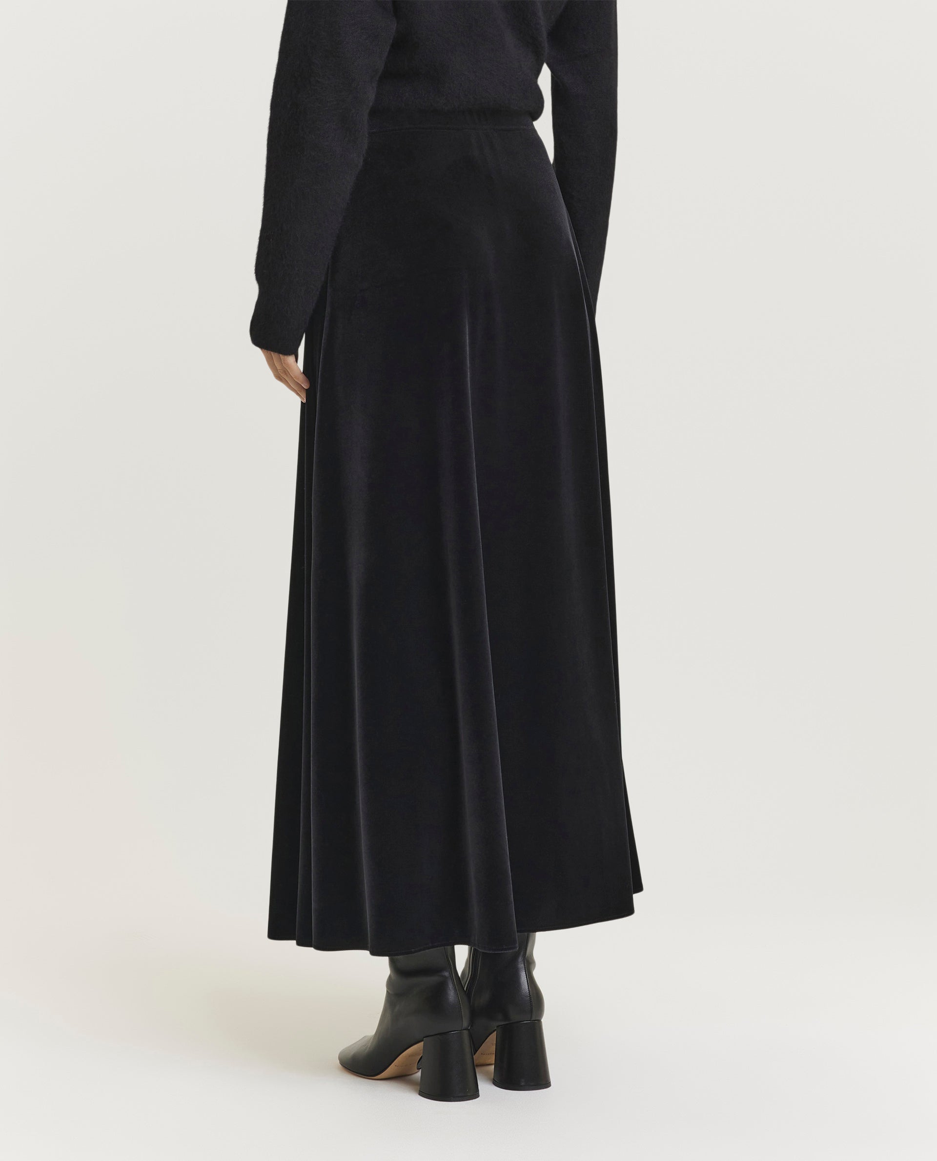 Maxi skirt in stretch velvet