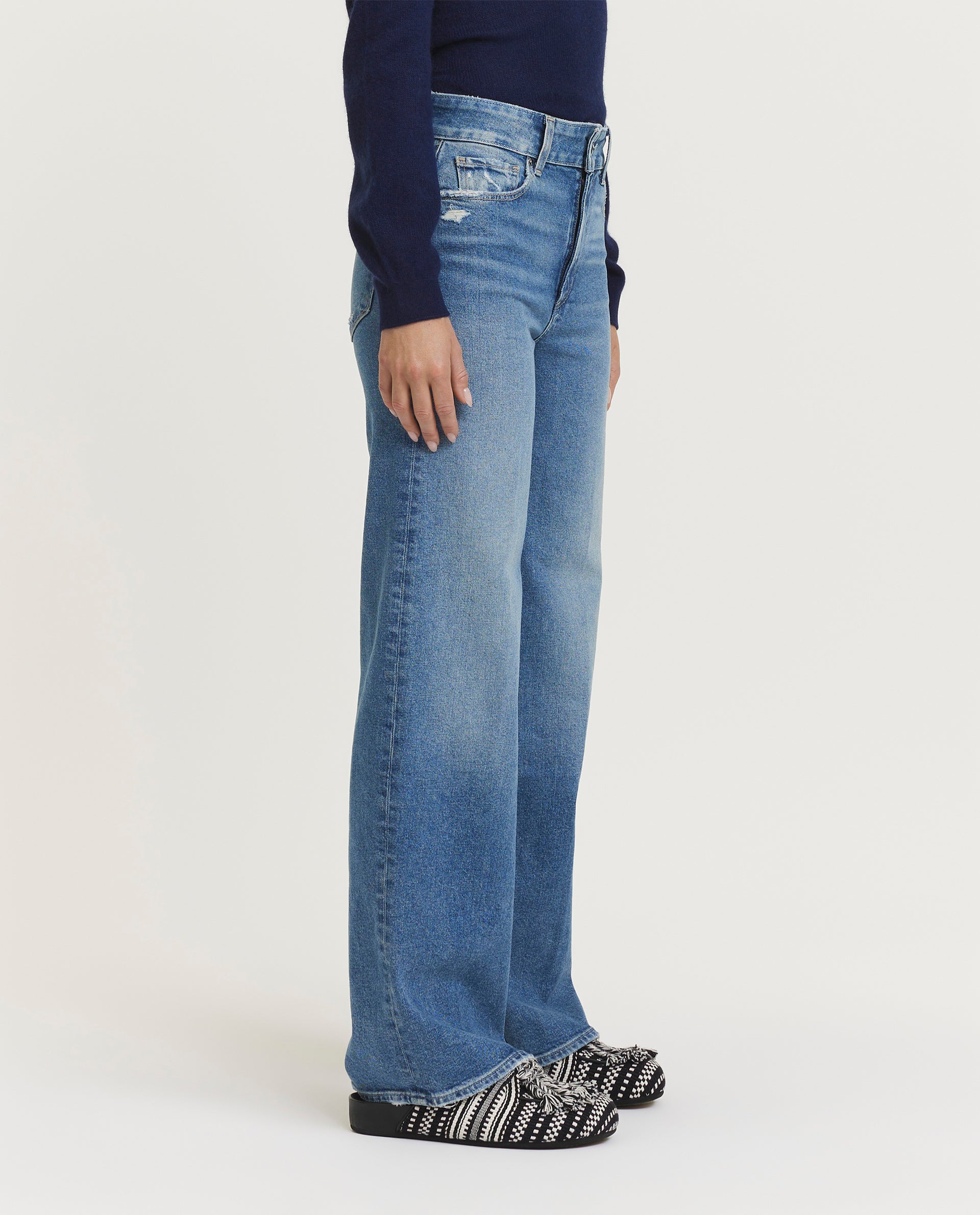 Wide leg jeans 
