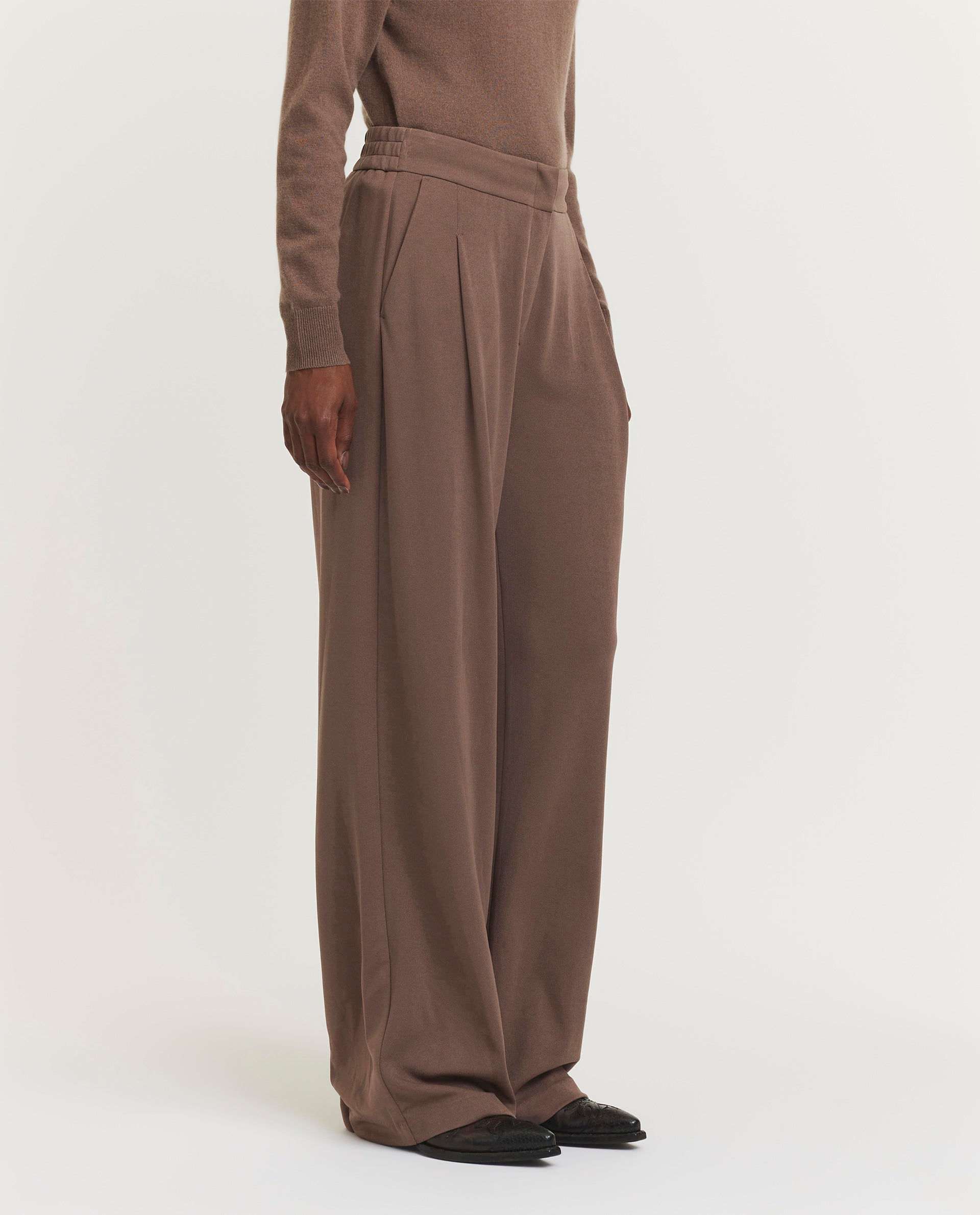 Wide leg trousers