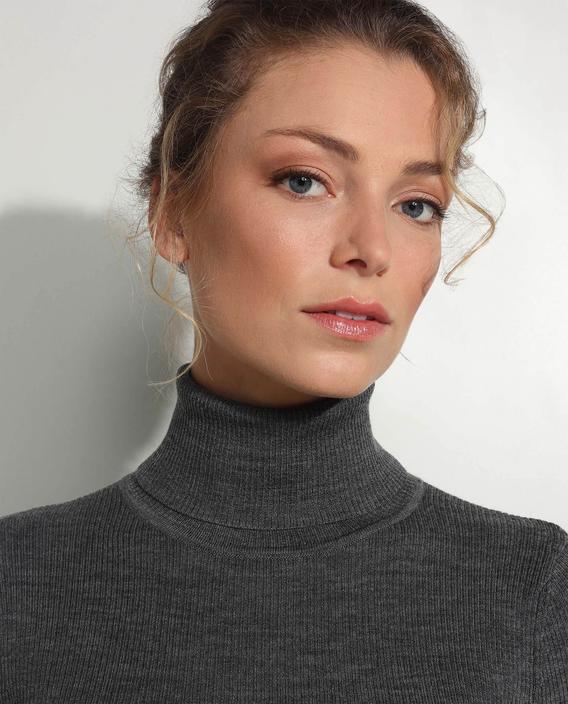 Wool turtle neck sweater