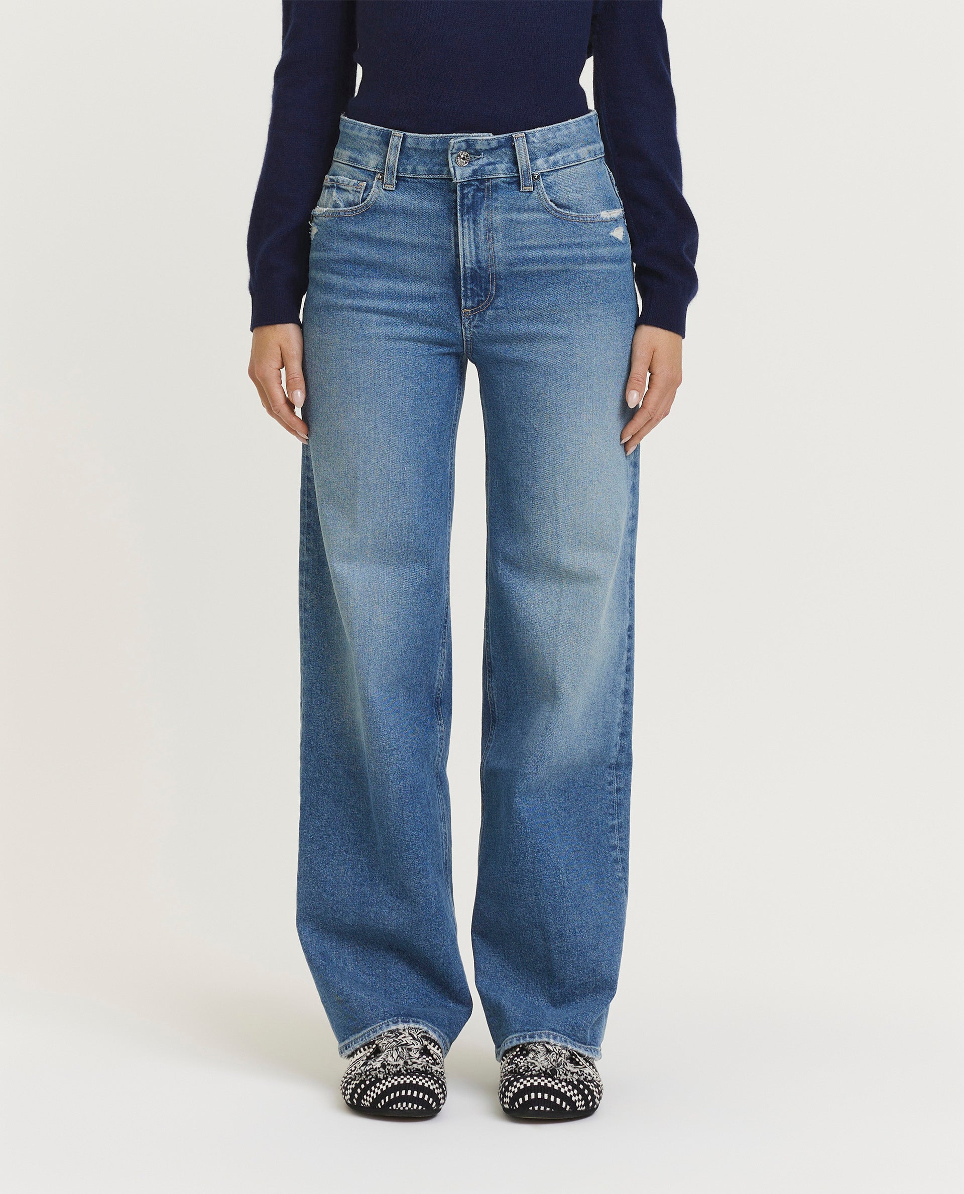 Wide leg jeans 
