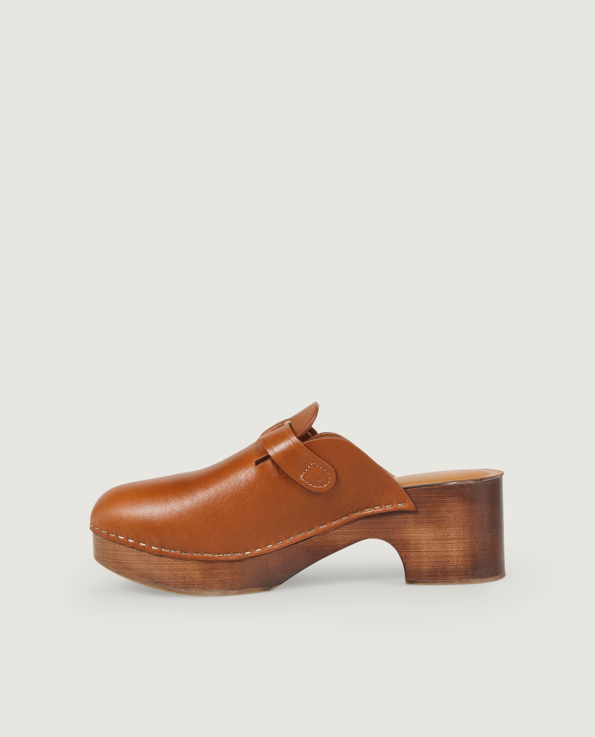 Leather clogs