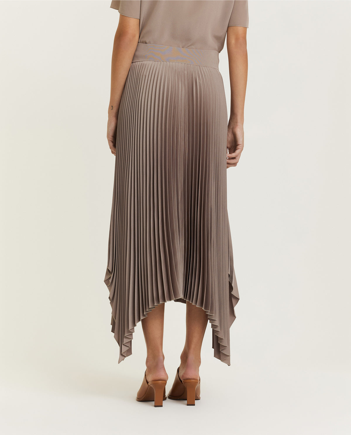 Asymmetrical plissé skirt