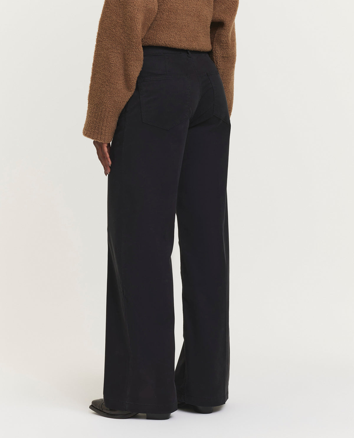 Wide leg pants 


