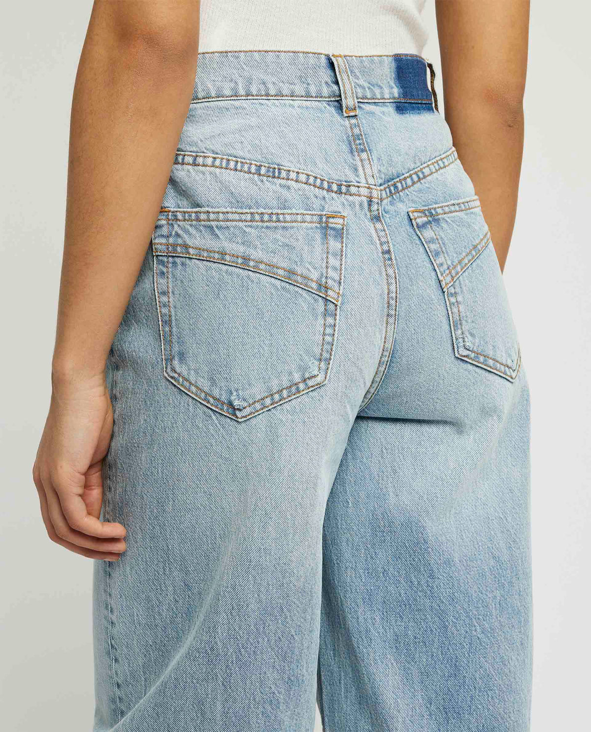 Barrel jeans