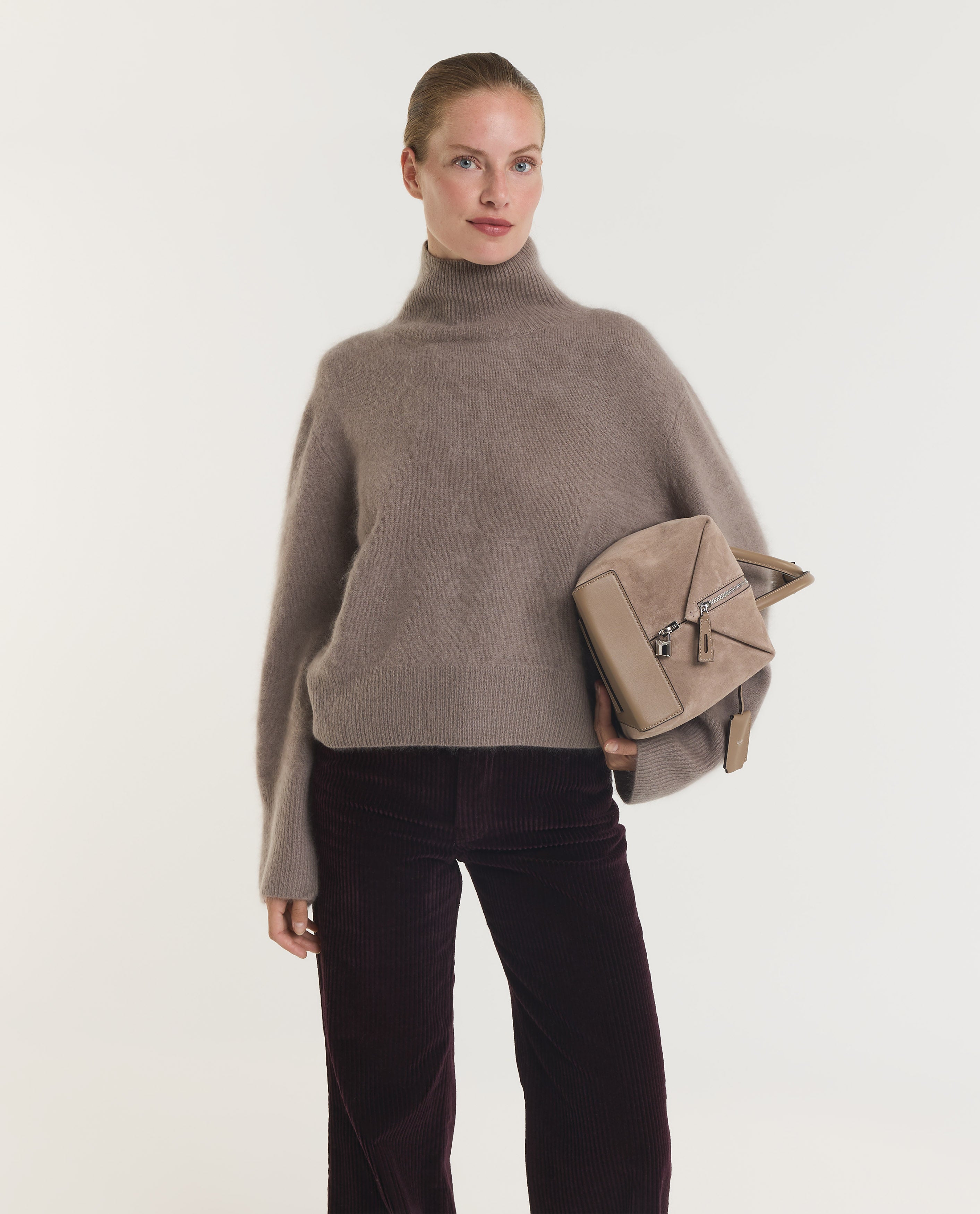 4/5/a/4/45a4da66fb0b1e37e5a67980a5eaa1326d407913_MAX_MARA_BAG_2.jpg