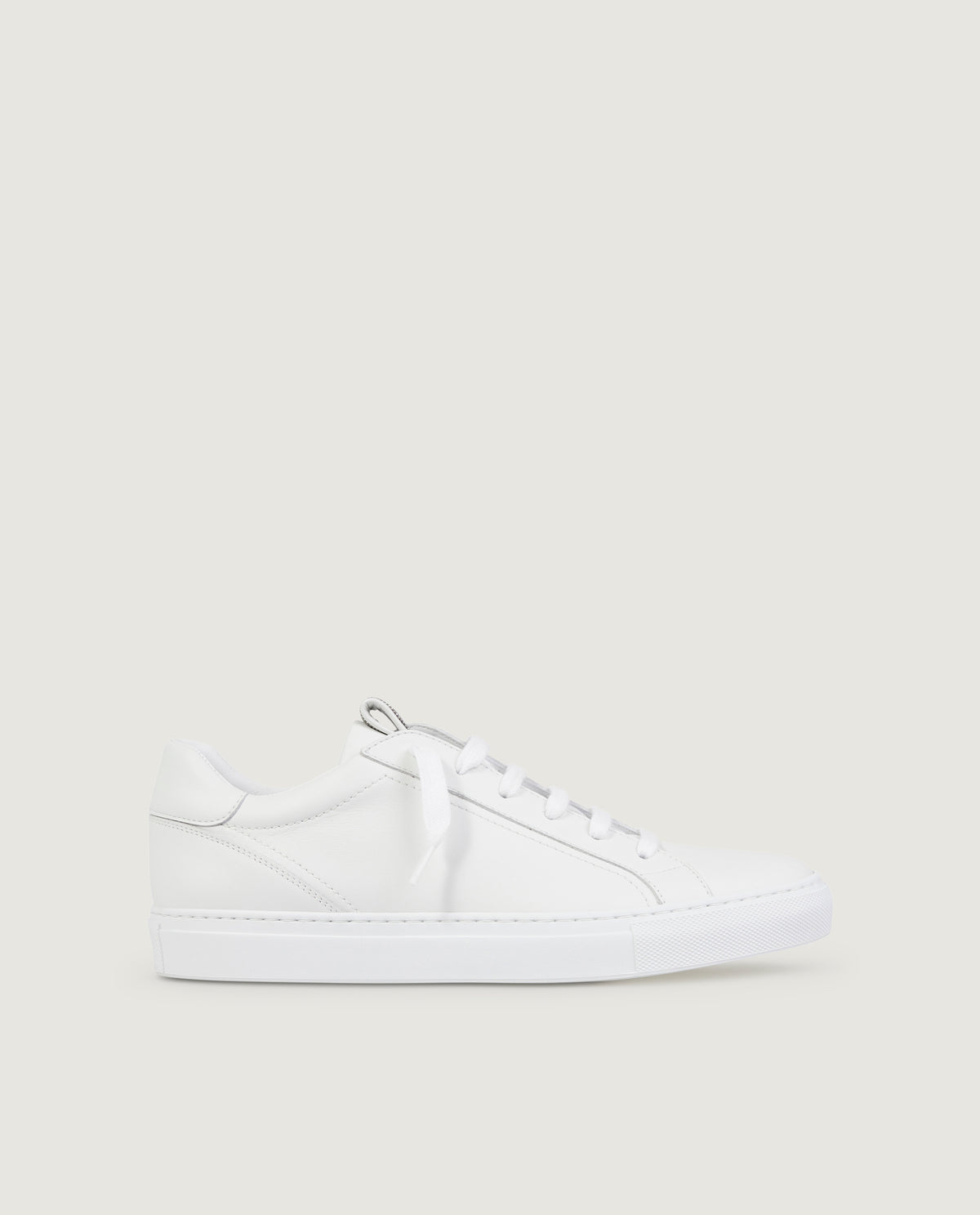 Sneakers met monili