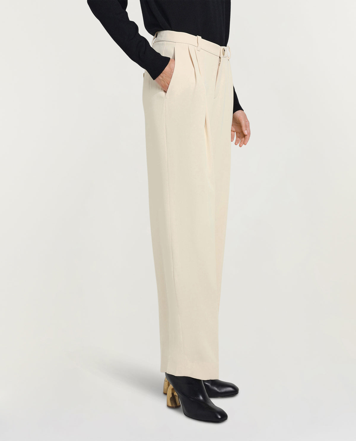 Wide leg trousers