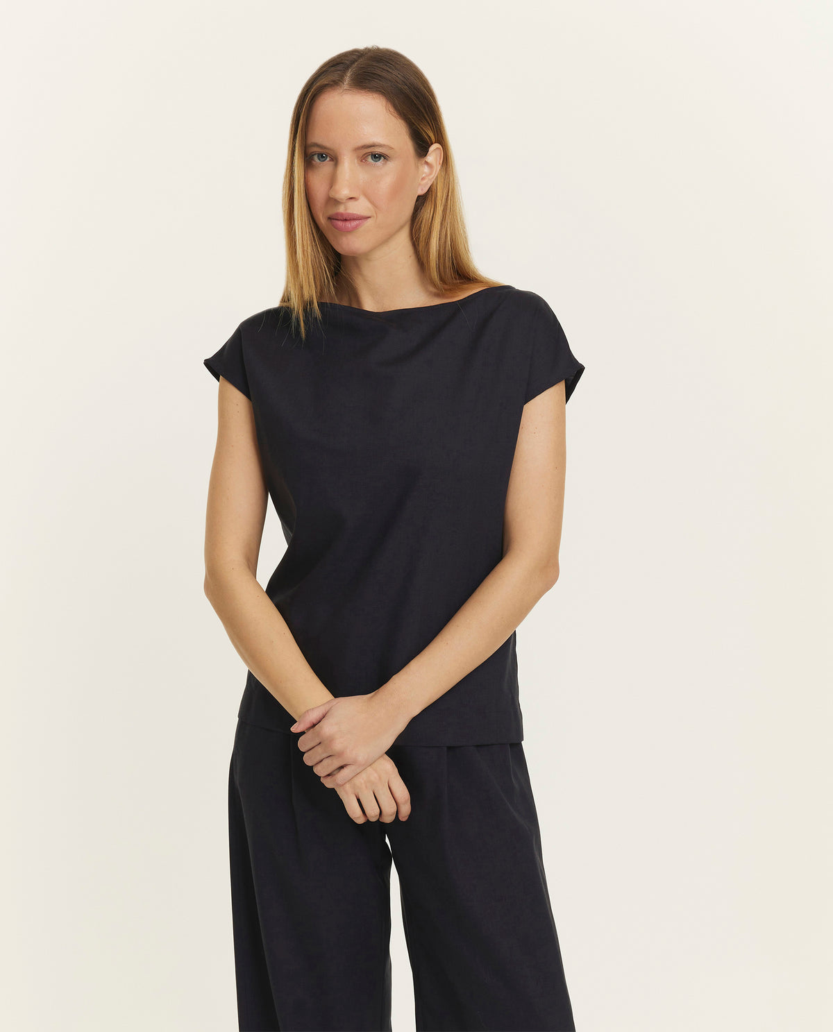 Sleeveless wool top