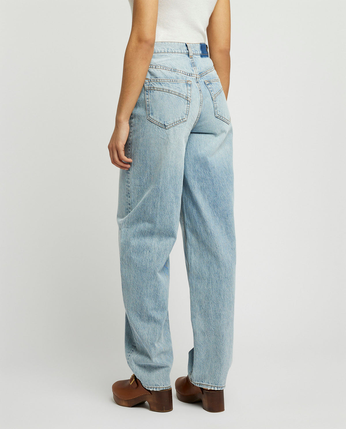 Barrel jeans