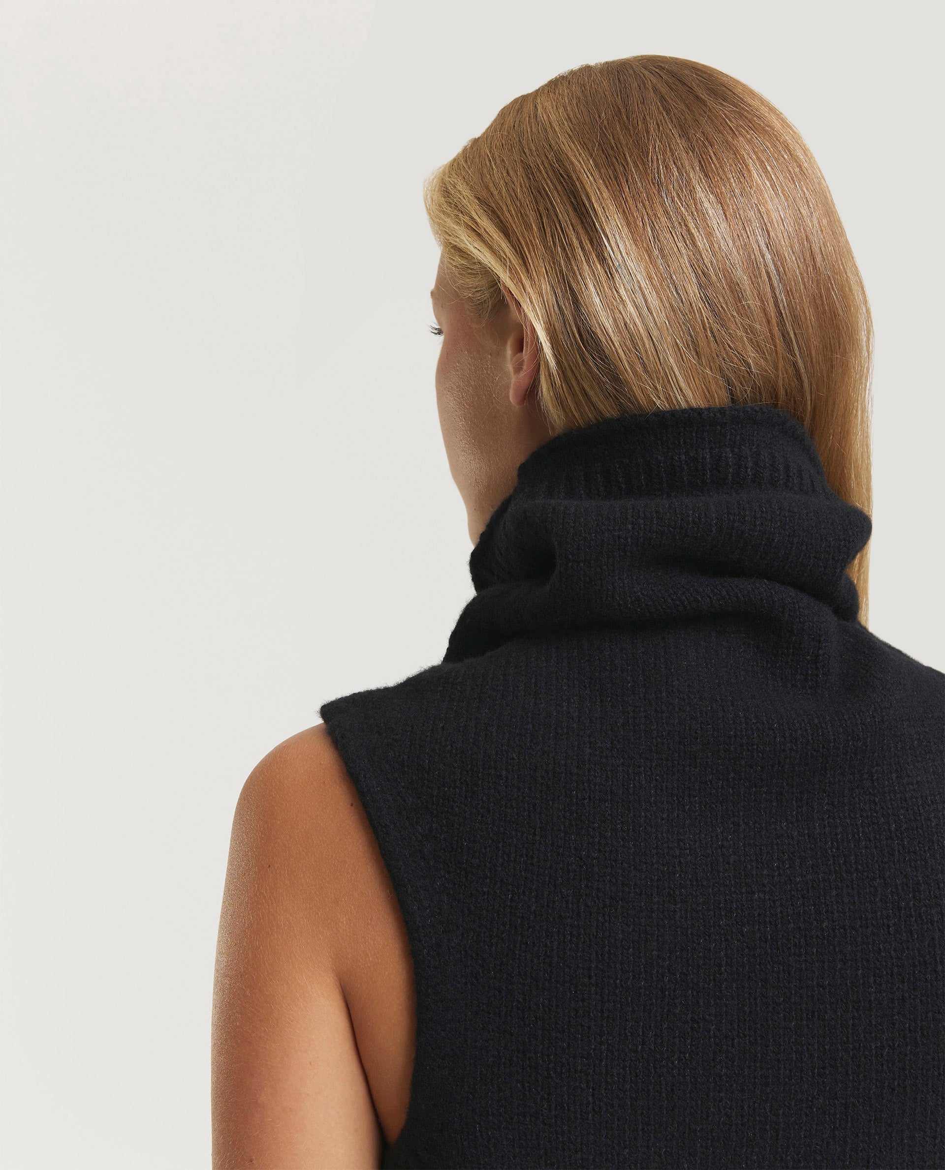 Sleeveless turtleneck sweater