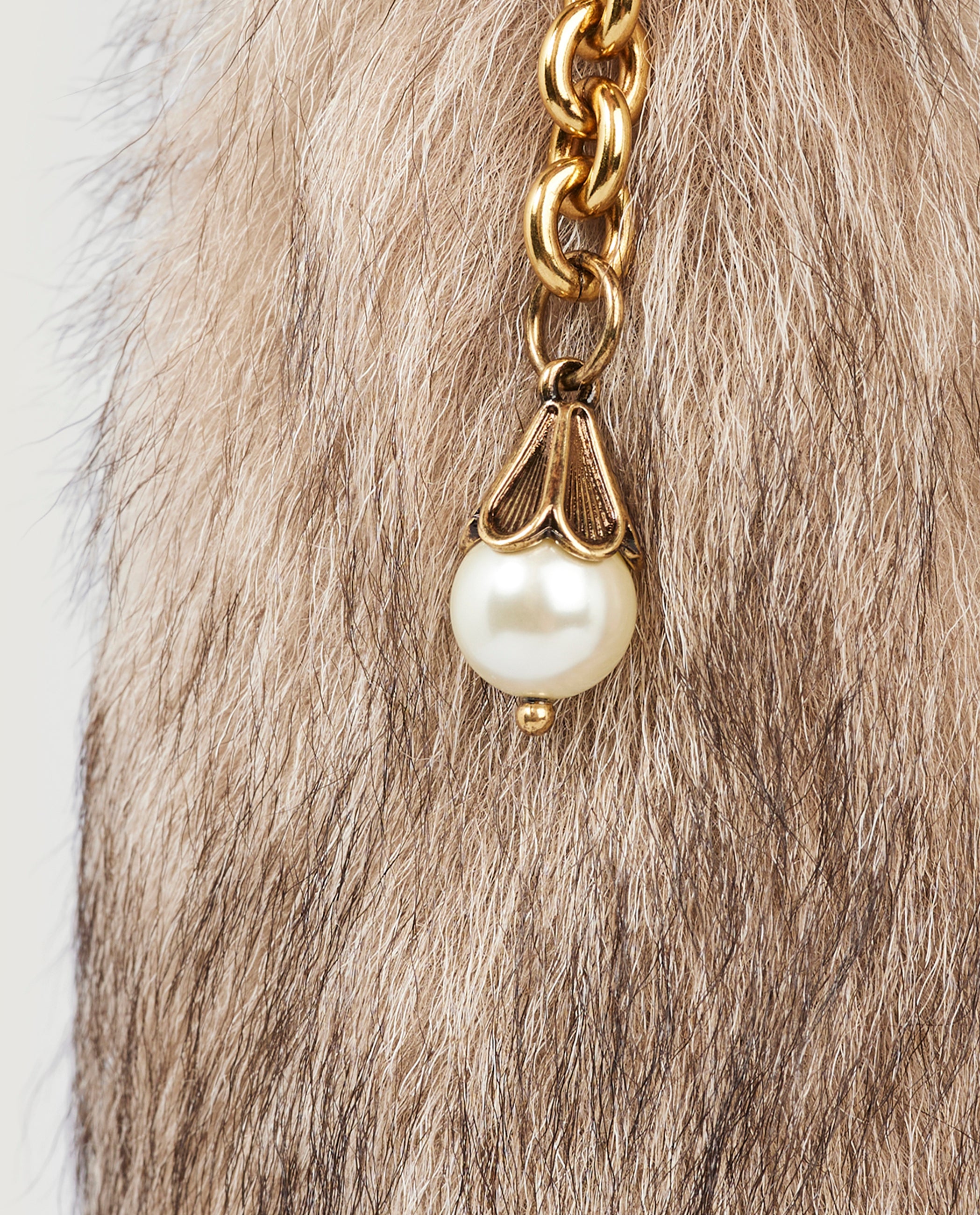 Shearling Treasure Tails Charm - Lichtbruin