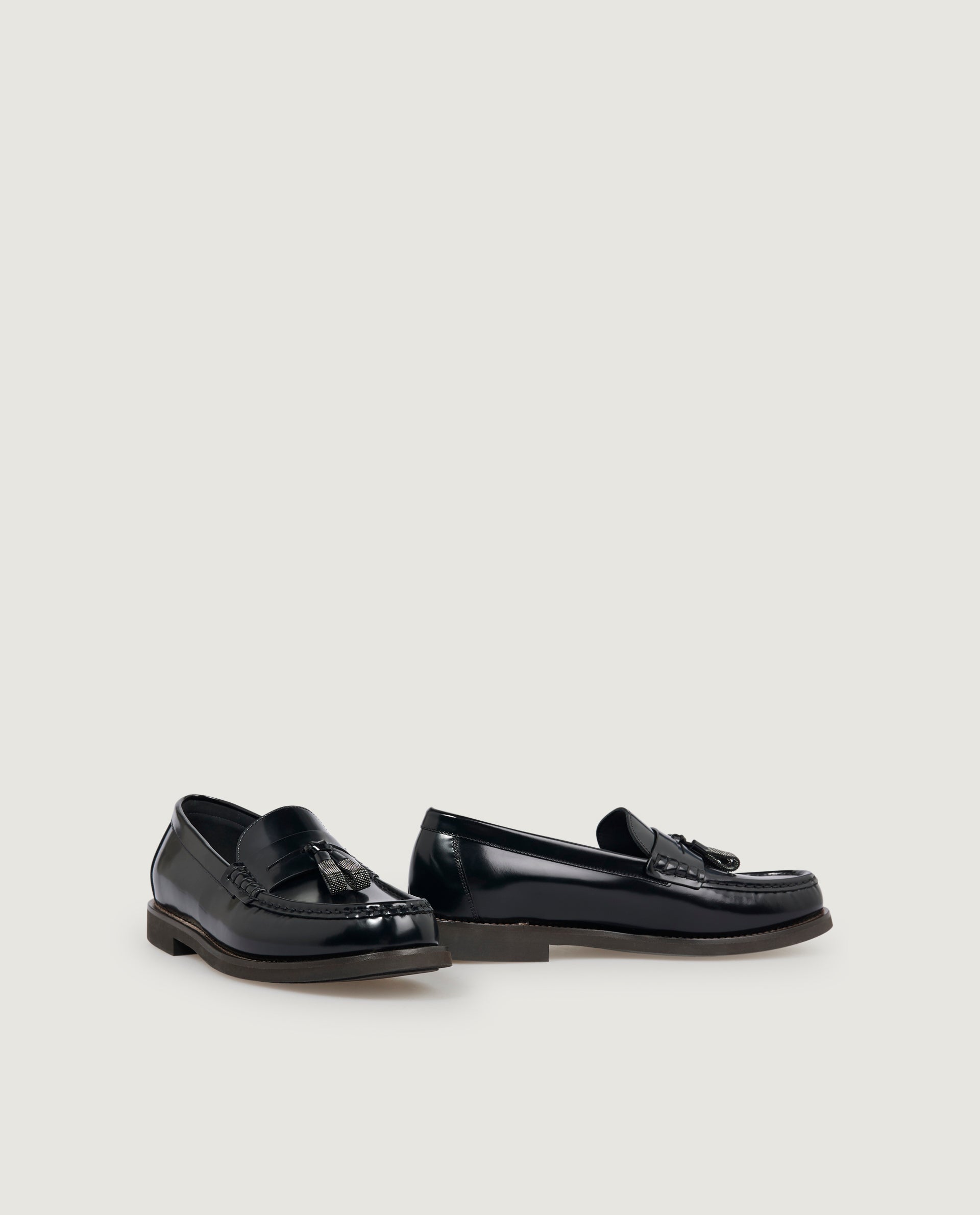 Loafers with monili